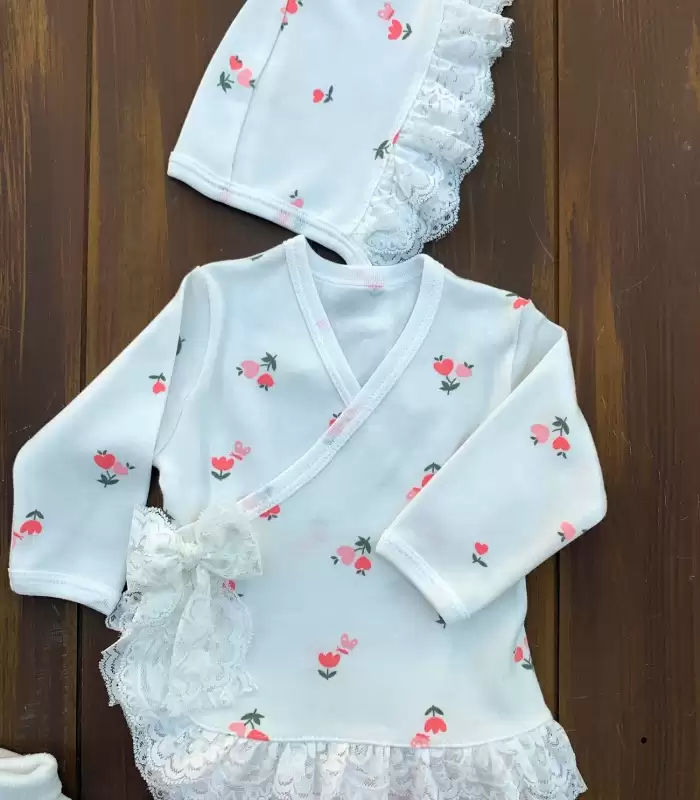 Çiçek Desenli Dantel İşlemeli %100 Pamuk Kız Bebek 8li Hastane Çıkışı