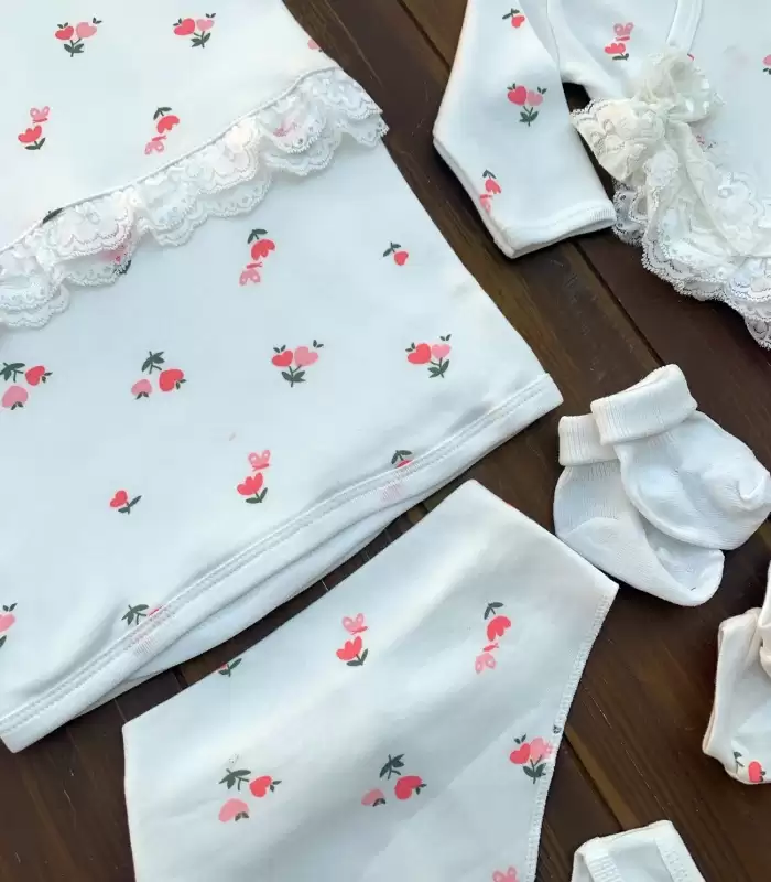 Çiçek Desenli Dantel İşlemeli %100 Pamuk Kız Bebek 8li Hastane Çıkışı