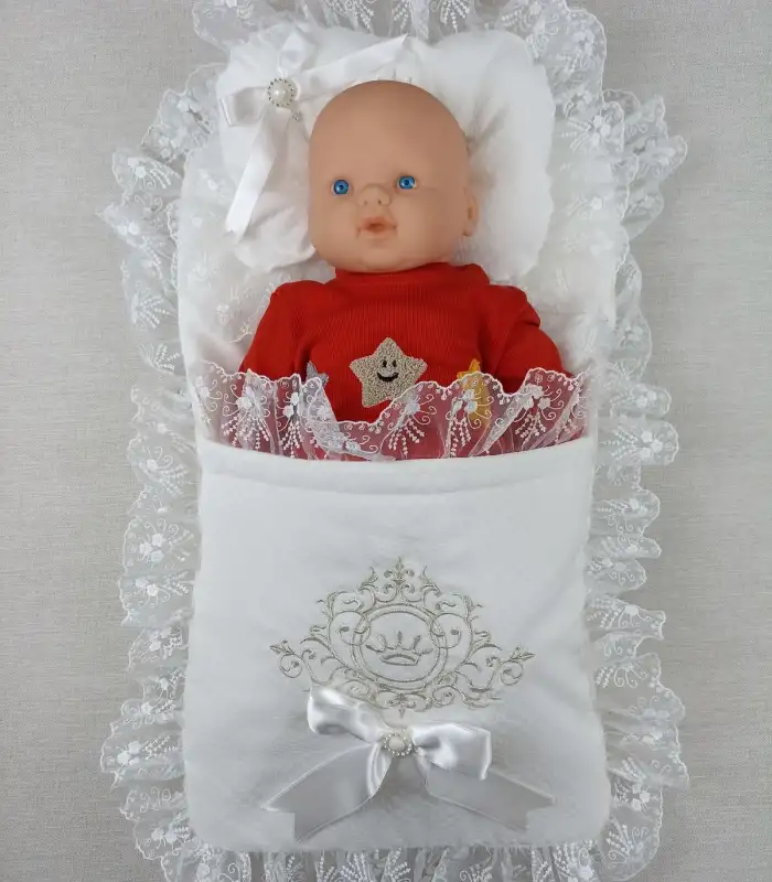 Yenidoğan Bambu Taç Nakışlı Kundaklı Trilüks 3lü Alt Açma Seti Ekru