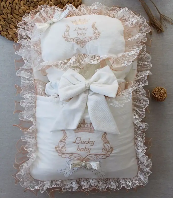 Yenidoğan Nil Taç Nakışlı Kundaklı Trilüks 3lü Alt Açma Seti Bej