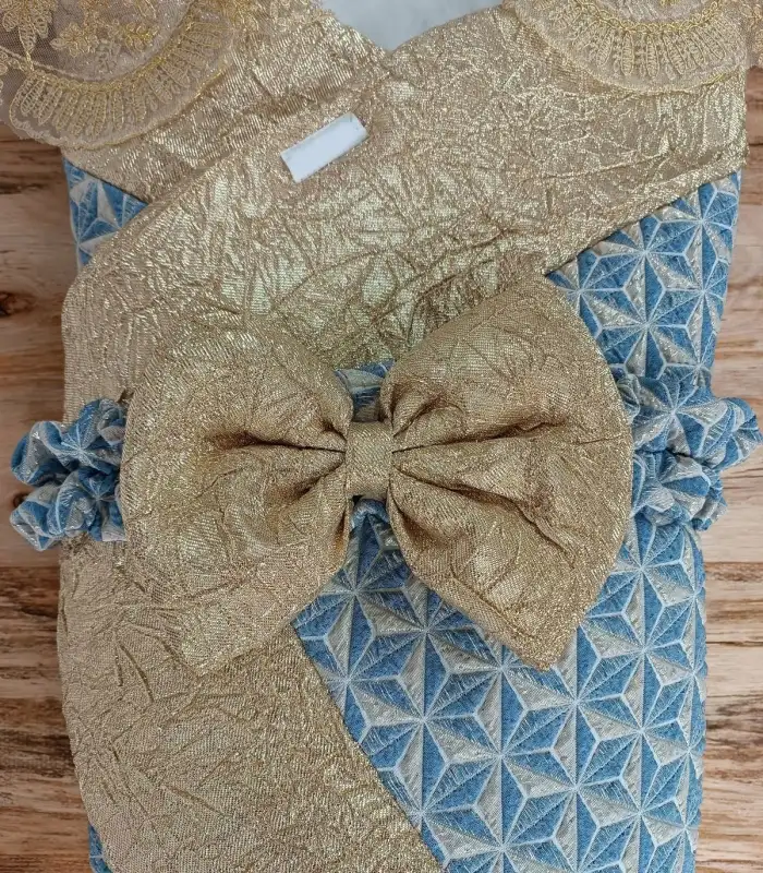 Yenidoğan Piramit Desenli Güpür İşlemeli Bebek Battaniyesi Kundak Gold