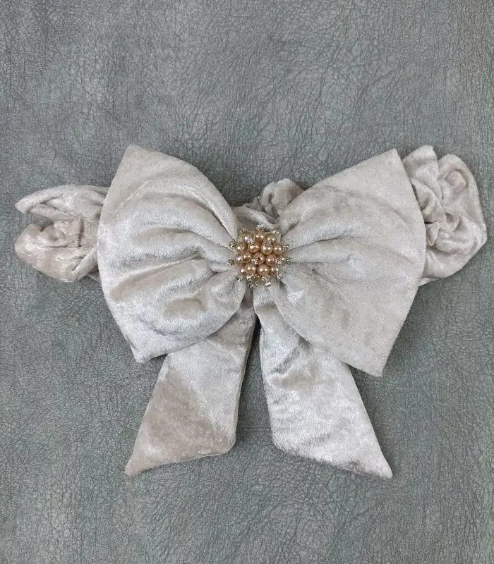 Yenidoğan Saray Kadife Taç Nakışlı İnci Fiyonklu Çift Dantel Duvak Trilüks Kundak Bebek Battaniyesi Vizon-Ekru