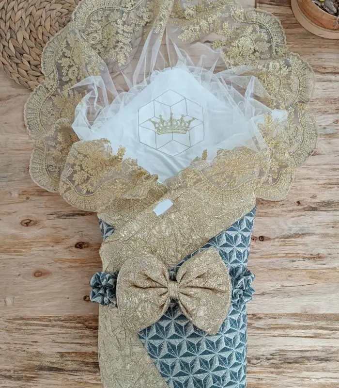 Yenidoğan Ultralüks Piramit Desenli Güpürlü Bebek Battaniyesi Kundak Gold