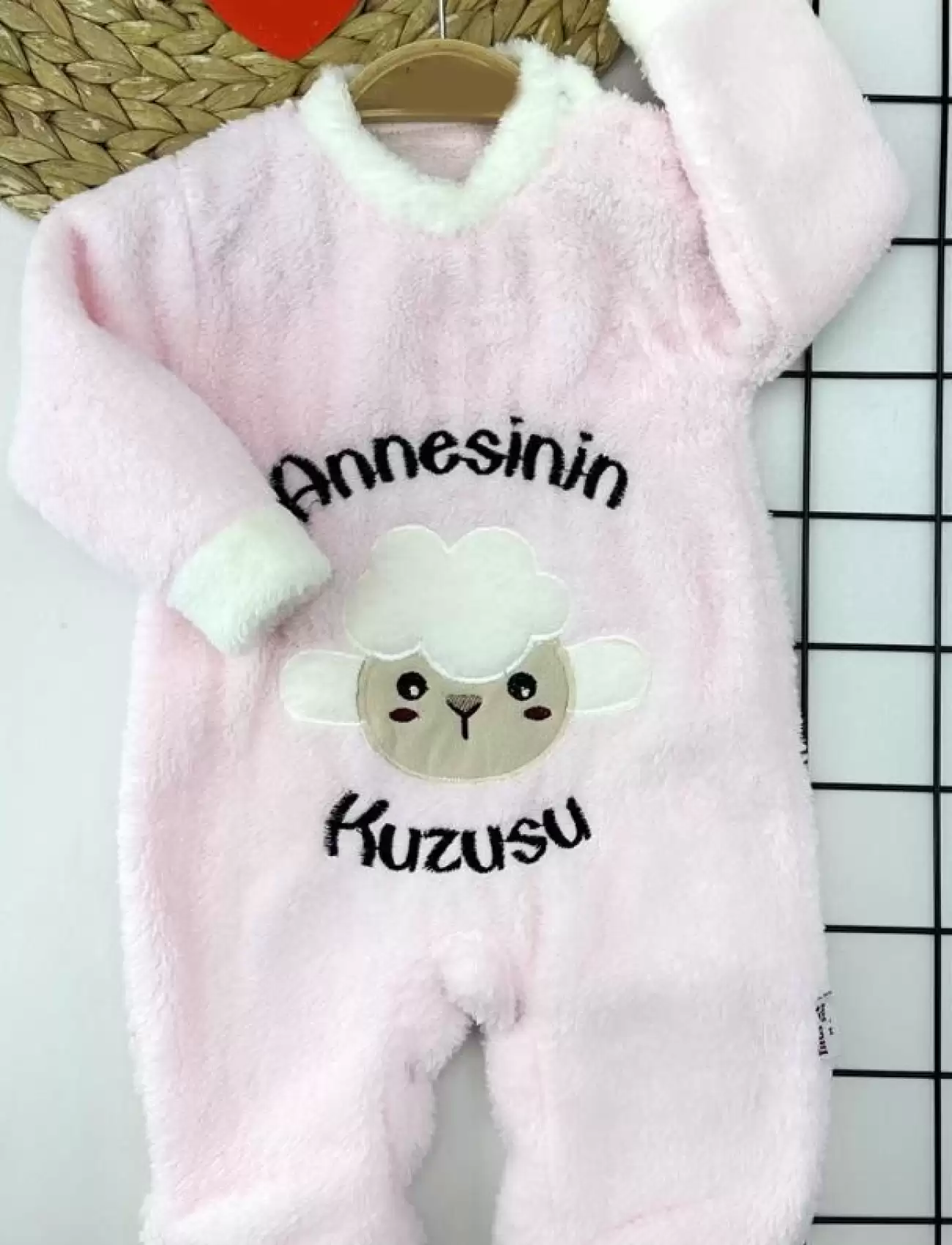 3-6-9-12 Ay Kuzu Tüylü Kumaş Annesinin Kuzusu Nakışlı Alttan Çıtçıtlı Kız Erkek Bebek Tulumu Pembe