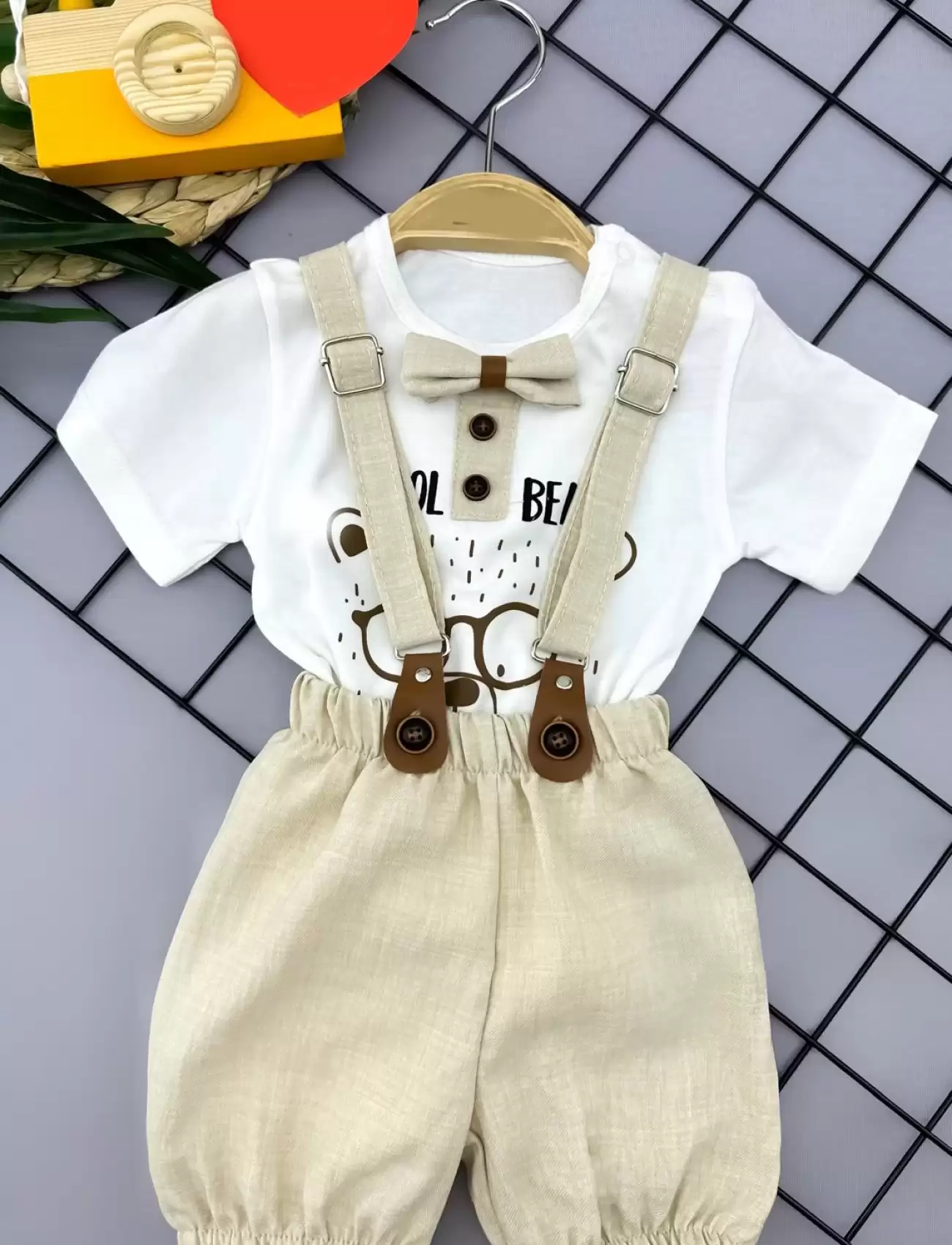 9-12-18-24 Ay Papyon Detaylı Keten Şort Salopet Tişörtlü 2li Erkek Bebek Takımı