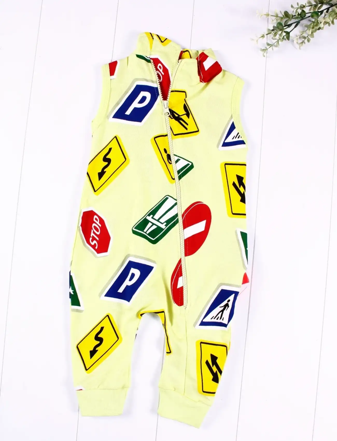 Trafik Desenli Bebek Tulumu