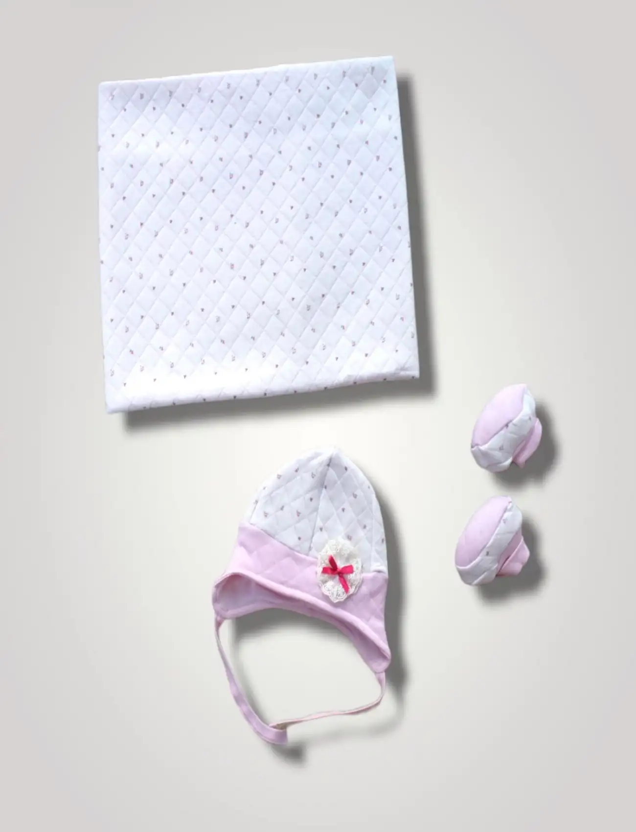 Yenidoğan Baskılı Double Face Şapka Ve Patikli 3lü Bebek Battaniye Takımı Pembe