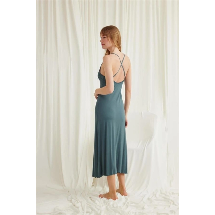 Arias Closet Göğüs ve Sırt Dekolteli Dantelli Yırtmaçlı Gecelik