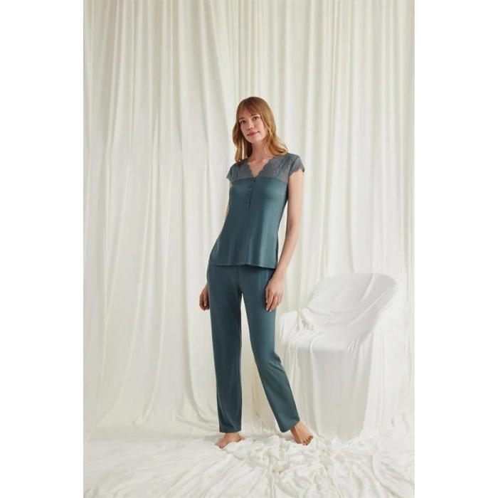 Arias Closet Yakası Kolu ve Omzu Dantelli Önü Düğmeli Pijama Takımı