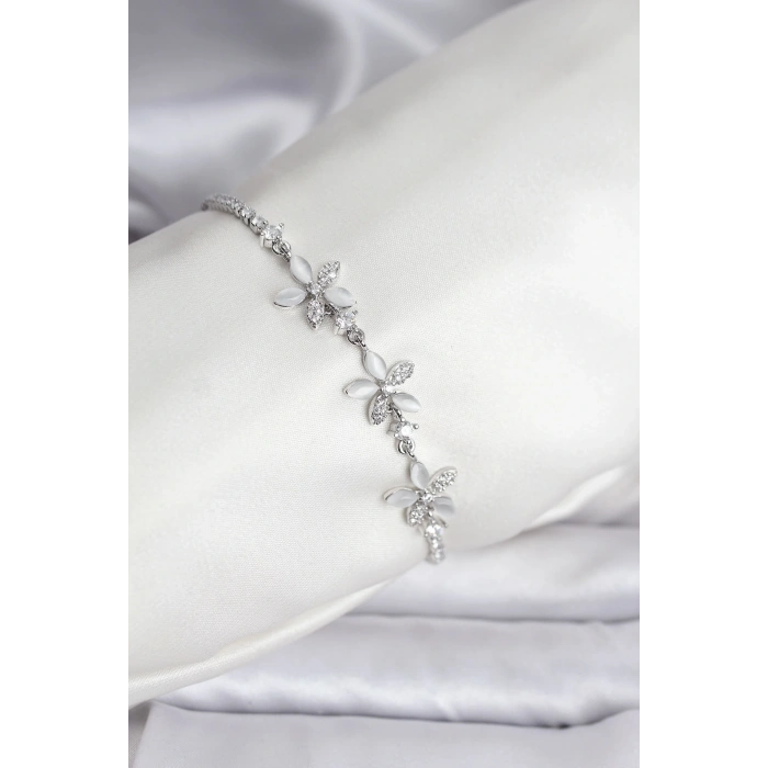 Çiçek Model Zirkon Taşlı Gümüş Renk Pirinç Su Yolu Kadın Bileklik
