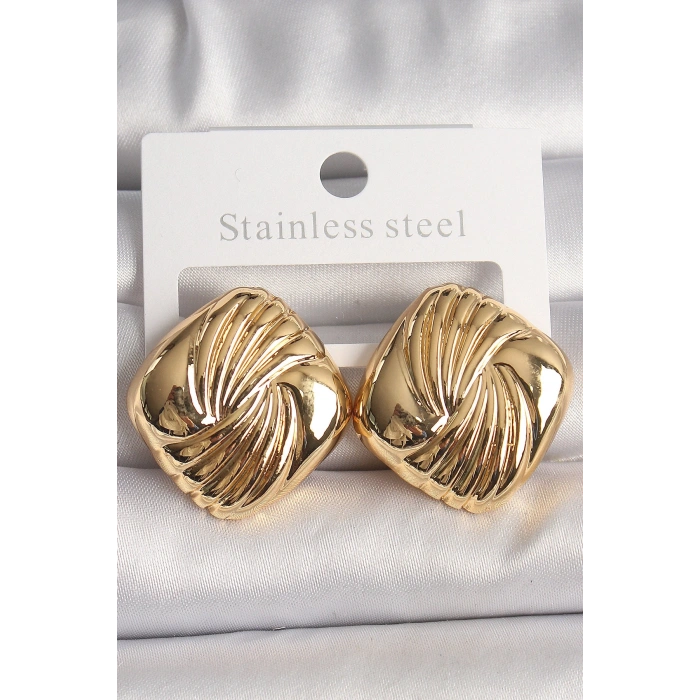 Pirinç Gold Renk İşlemeli Kare Model Kadın Küpe