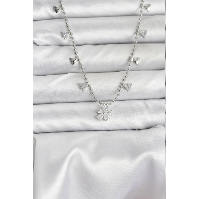 Pirinç Gümüş Renk Zirkon Taşlı Çiçek Model Kadın Kolye