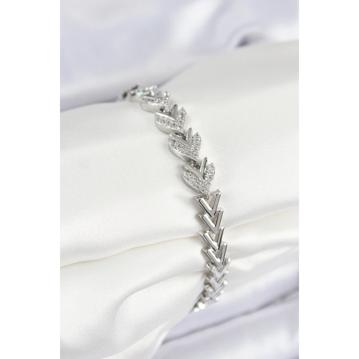 Pirinç Zirkon Taşlı Sıralı Ok Model Gümüş Renk Kadın Bileklik