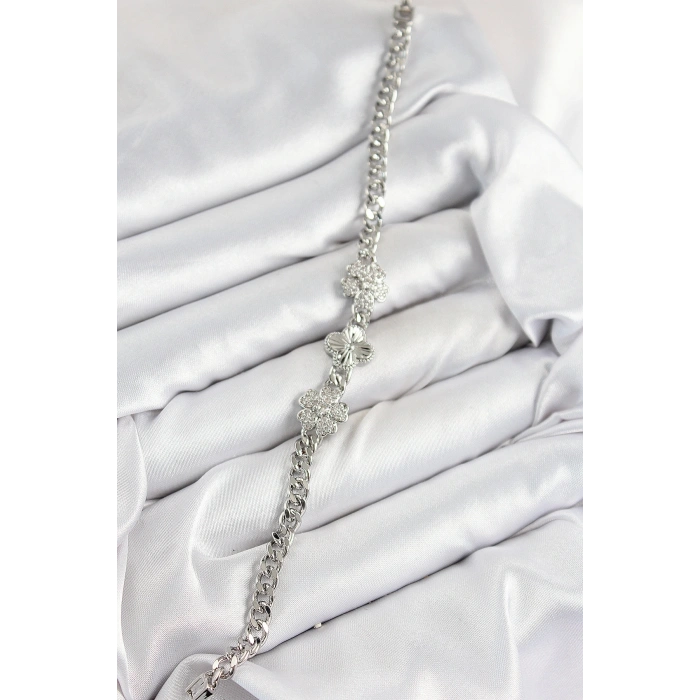 Pirinç Zirkon Taşlı Yonca Model Gümüş Renk Kadın Bileklik