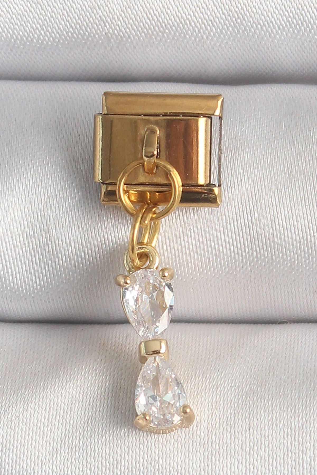 316L Çelik Gold Renk Sallantı Zirkon Taşlı Kurdele Model Nomination Charm