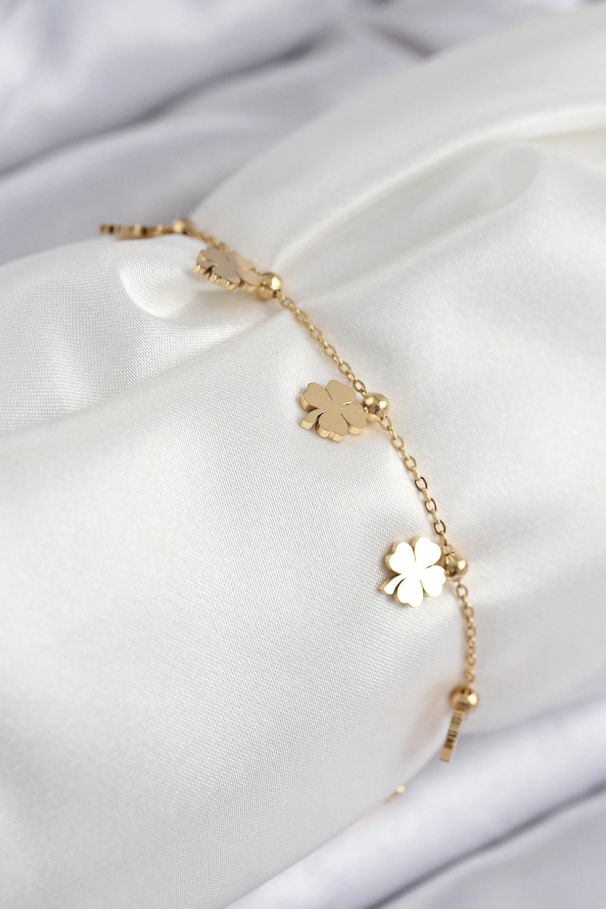 316L Çelik Sıralı Yonca Model Gold Renk Kadın Bileklik