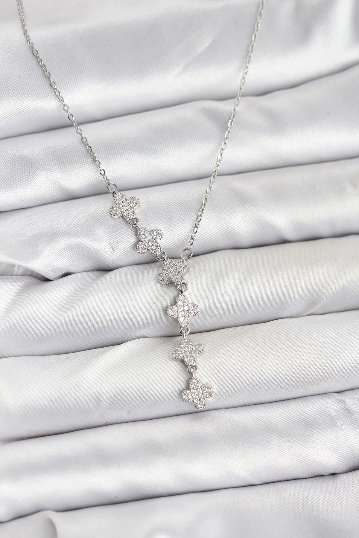 316L Çelik Zincir Gümüş Renk Yonca Model Kadın Kolye