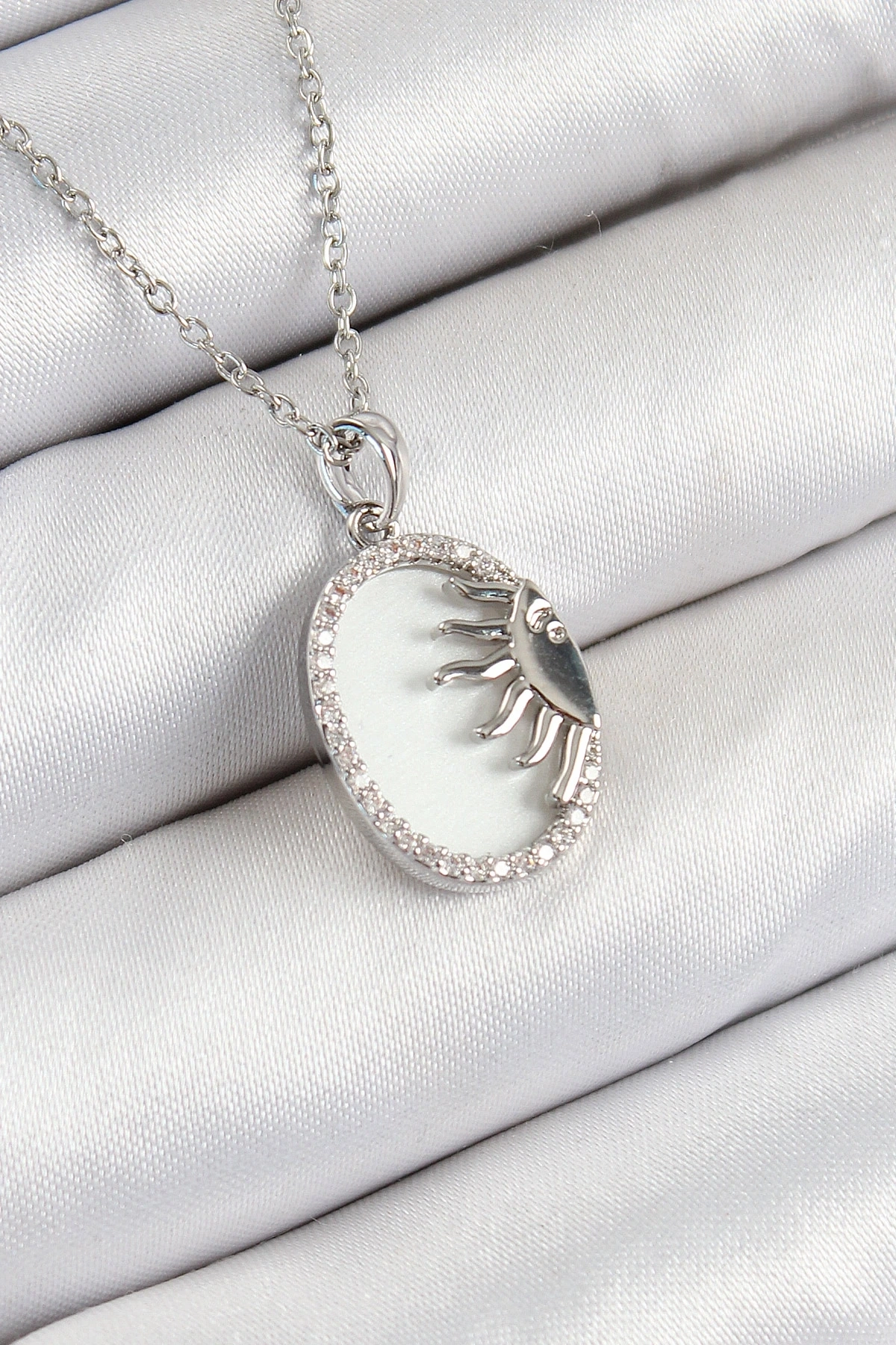 316L Çelik Zirkon Taşlı Yarım Güneş Model Gümüş Renk Kadın Kolye