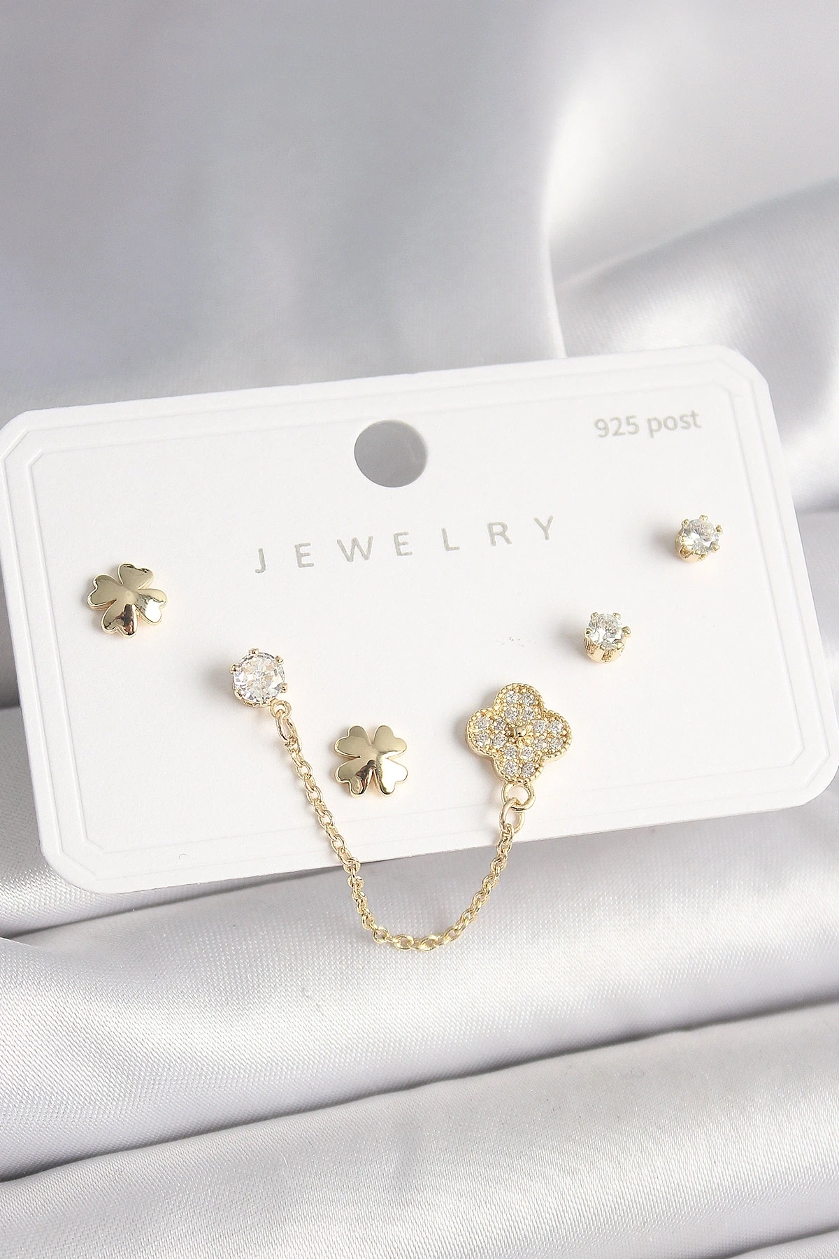 925 Ayar Gümüş Çivi Pirinç Gold Renk Zirkon Taşlı Yonca Model Sallantı Zincir Detay Kadın Küpe Seti