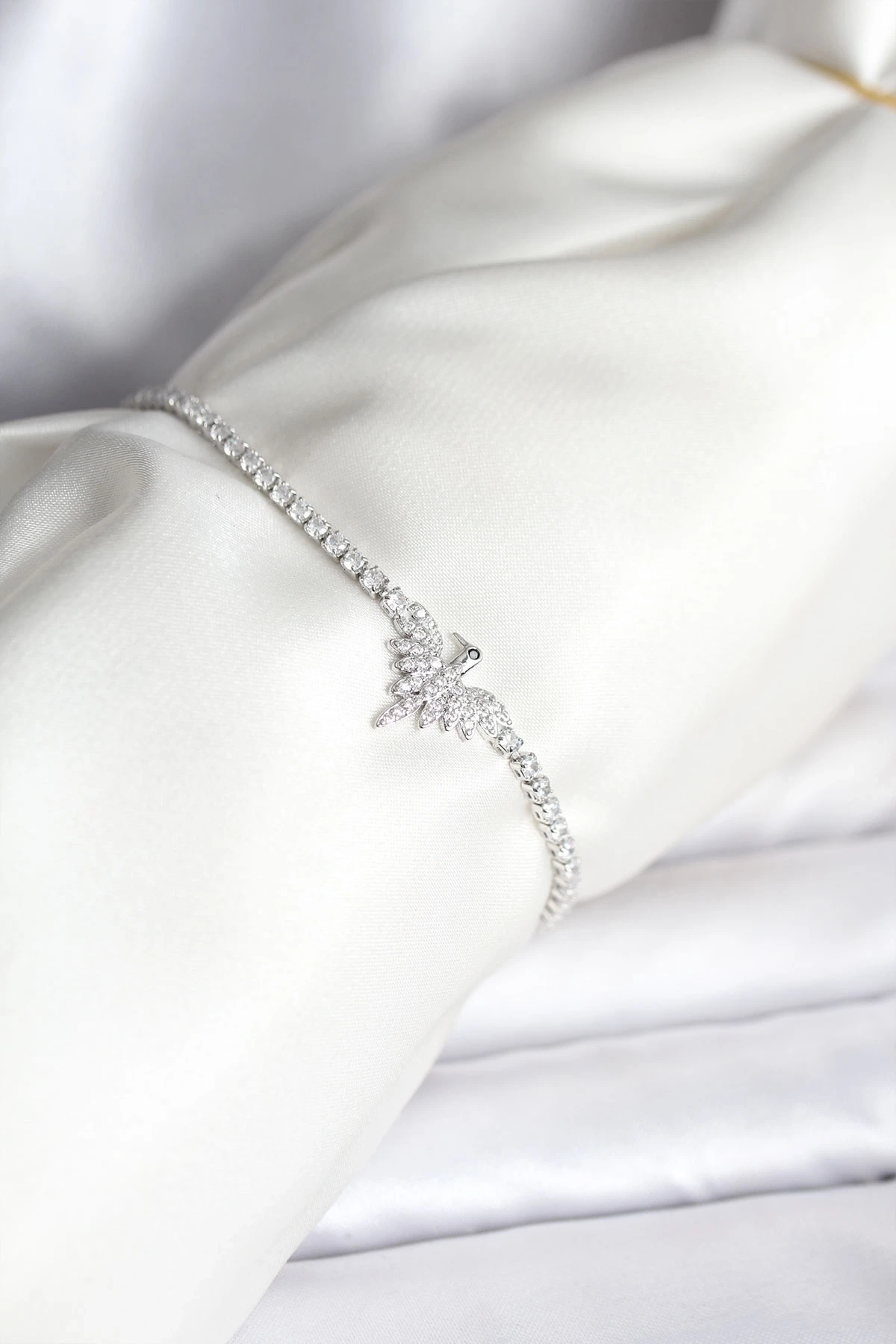 Anka Kuşu Model Zirkon Taşlı Gümüş Renk Pirinç Su Yolu Kadın Bileklik