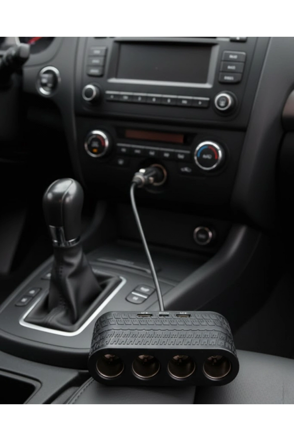 Araçlar İçin 4’lü Çakmak Çoklayıcı Type C USB ve Koruma Sistemli