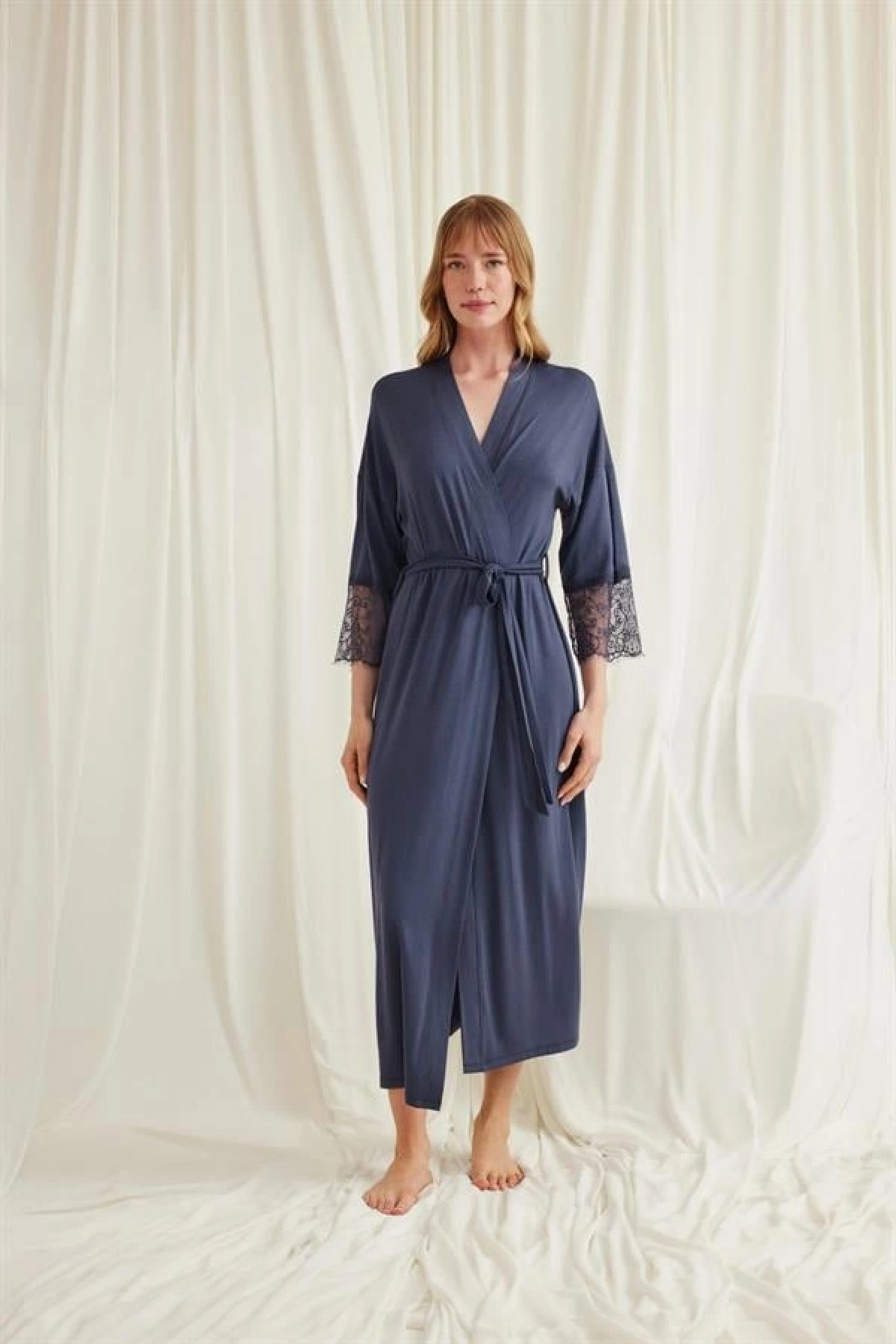 Arias Closet Dantelli ve Kuşaklı Sabahlık