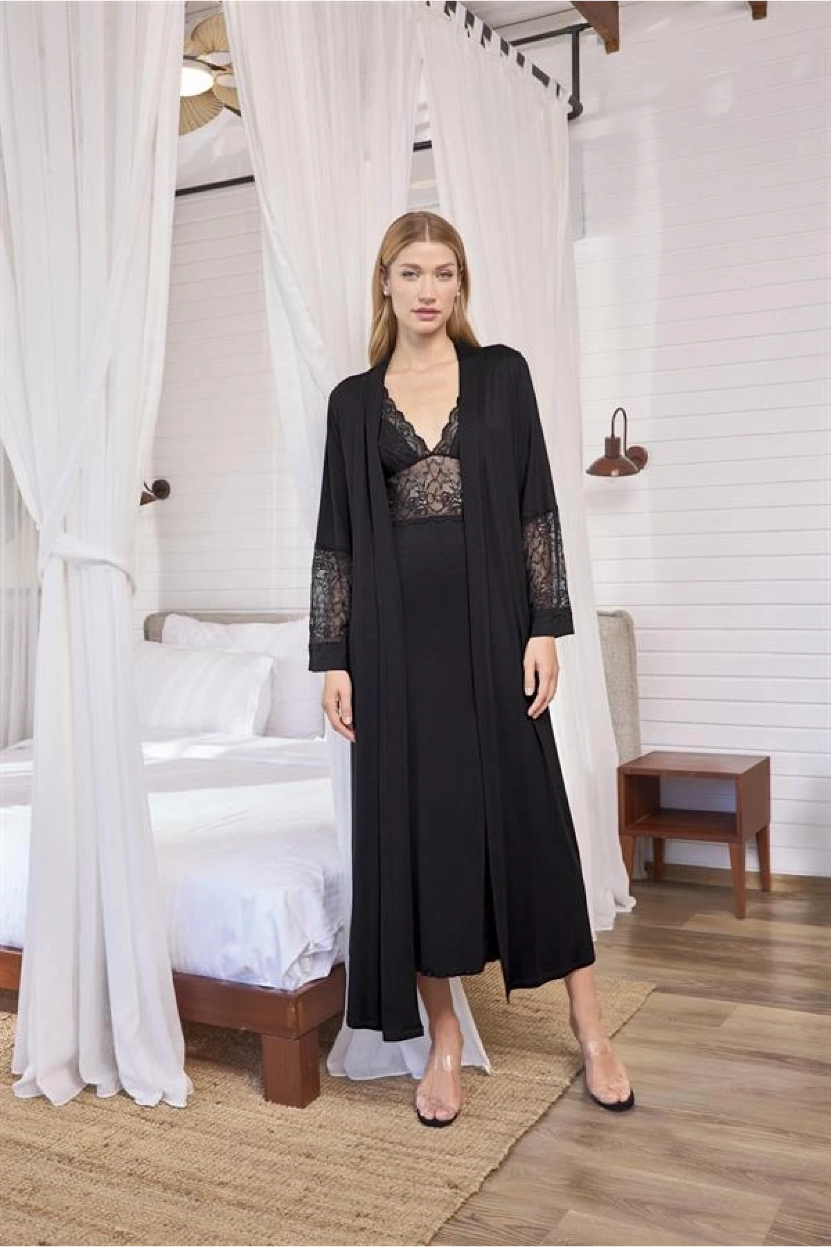 Arias Closet Göğüs ve Sırt Dekolteli Dantelli Sabahlık Takımı