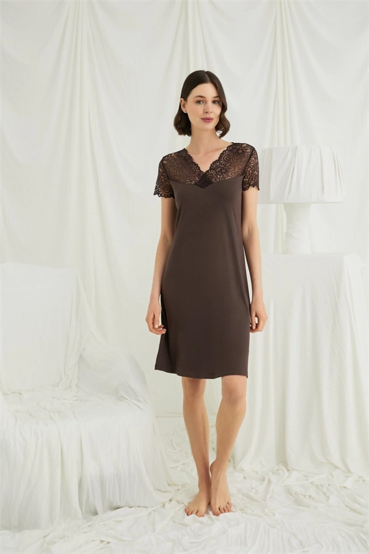 Arias Closet Kısa Kollu ve Dantelli V Yaka Gecelik