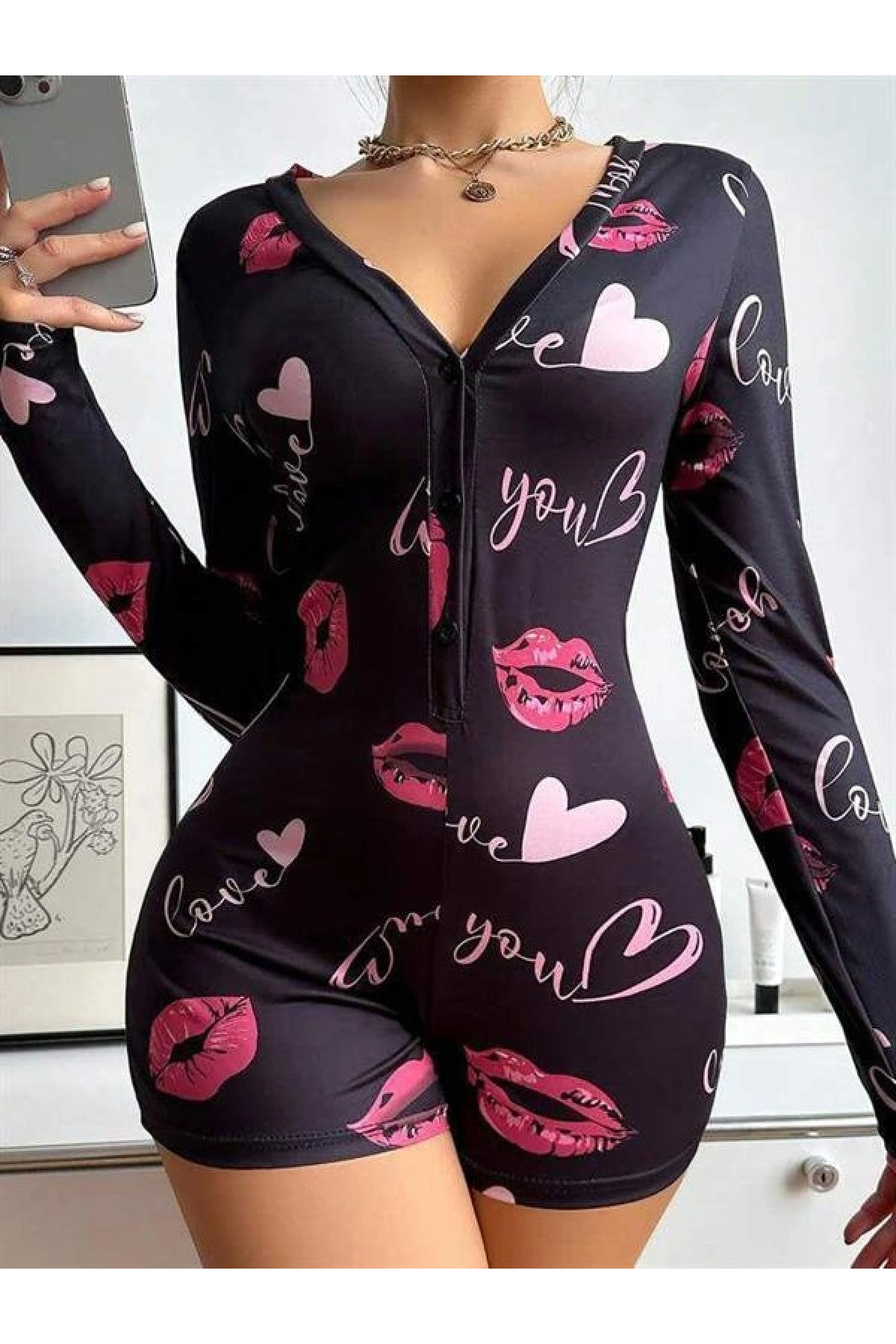 Arias Closet Pamuklu Kırmızı Öpücük ve Kalp Desenli Düğmeli Uzun Kol Tulum Pijama