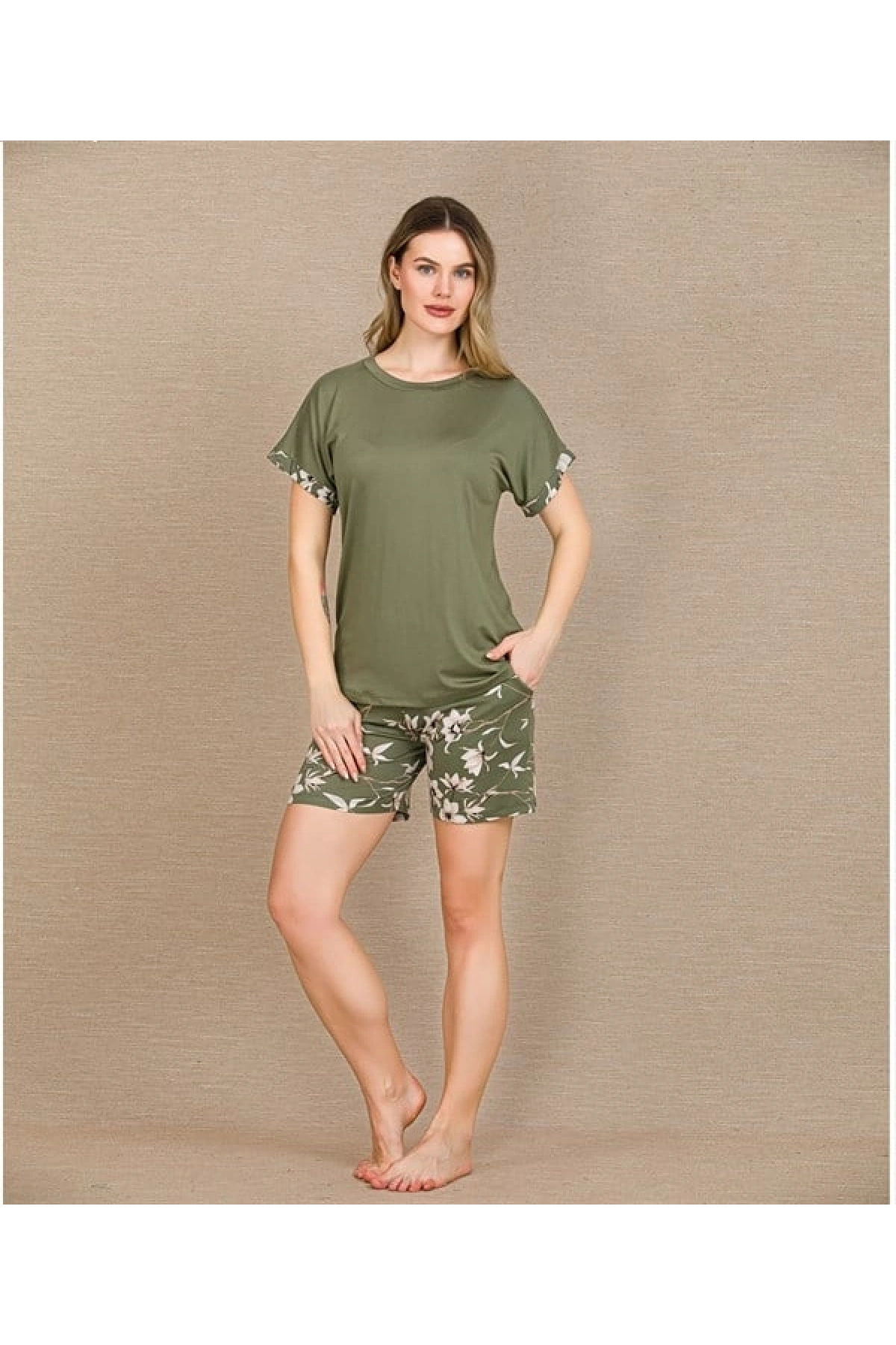 Arias Closet Şık Tasarım Çiçek Desenli Yeşil Şortlu Kısa Kol Viskon Pijama Takımı
