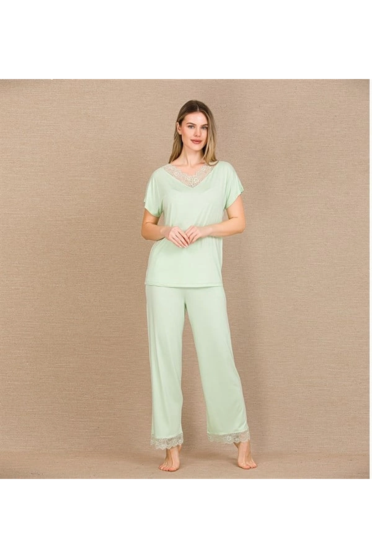 Arias Closet Viskon Şık Tasarım Dantel İşlemeli Açık Yeşil Kısa Kol Pijama Takımı