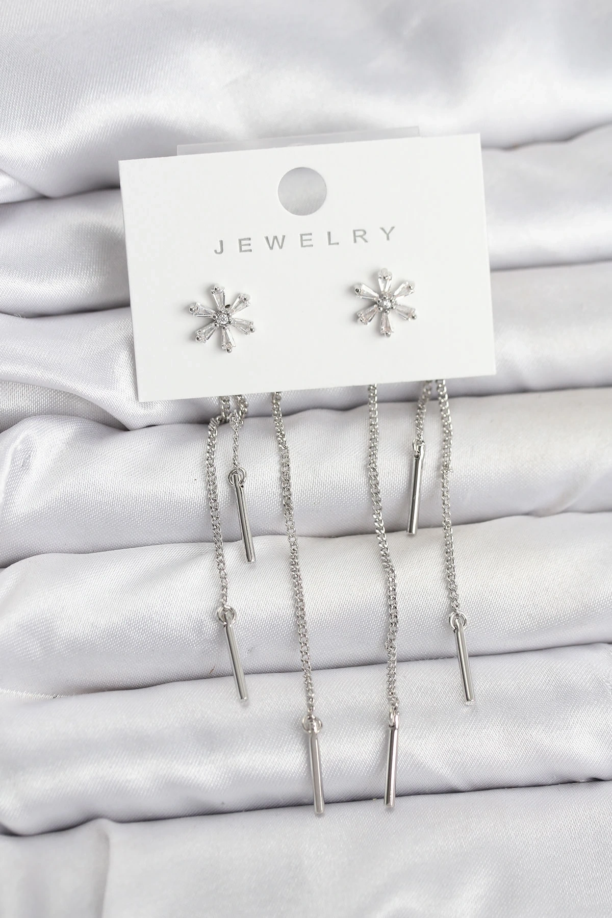 Çiçek Model Gümüş Pirinç Sallantılı Kadın Küpe