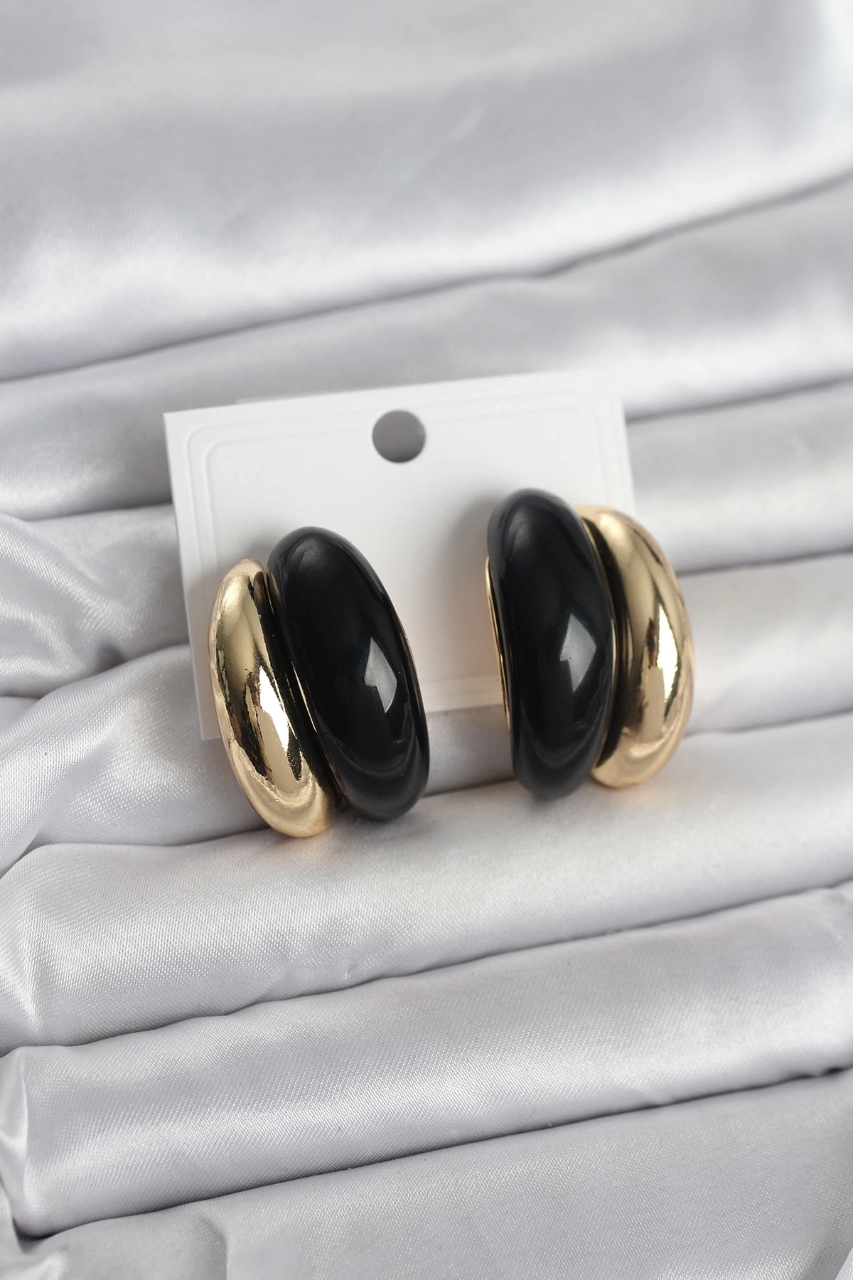 Damla Model Siyah Vintage Gold Renk Kadın Küpe