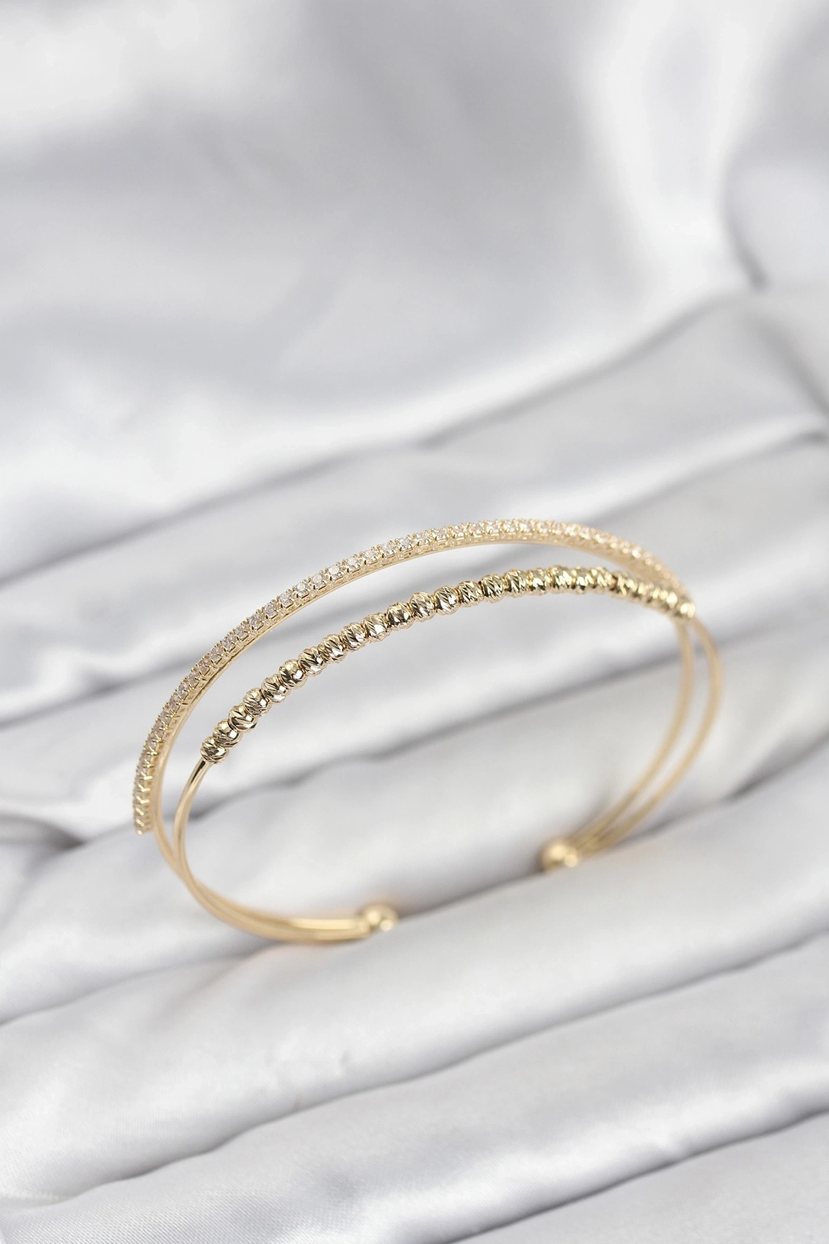 Dorika Model Pirinç Gold Renk Kadın Bileklik