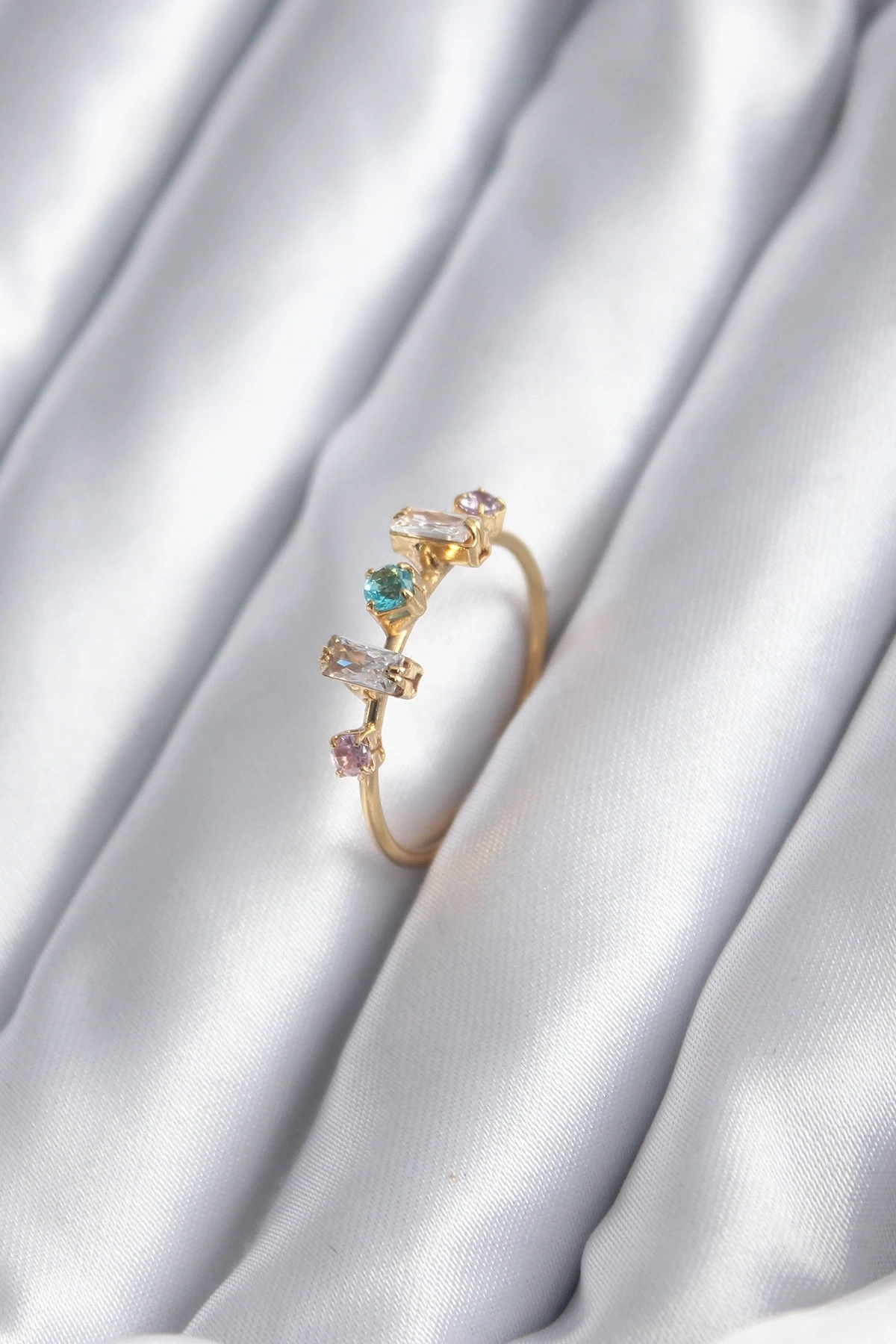 Gold Renk Zirkon Taşlı Renkli Zirkon Taşlı Kadın Yüzük