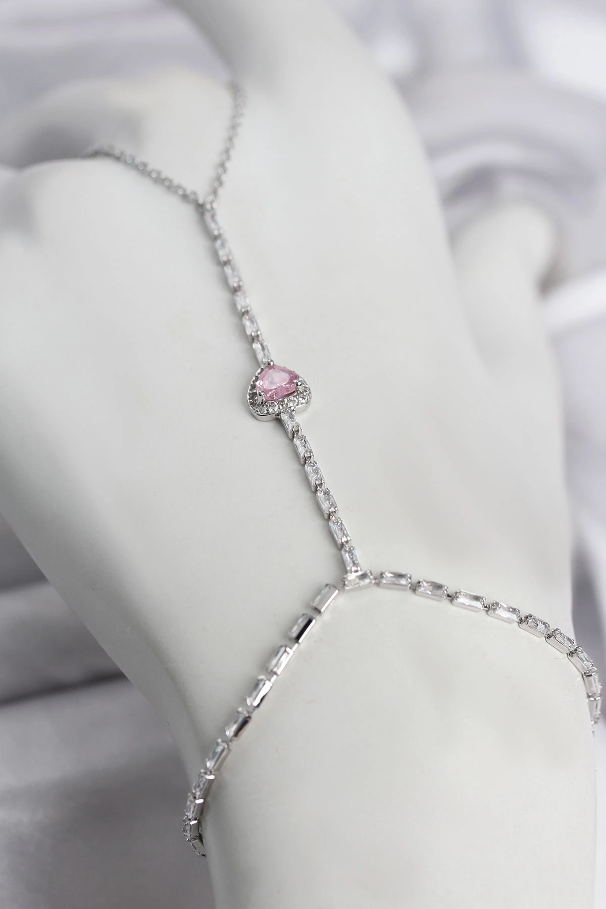 Gümüş Renk Pirinç Zirkon Taşlı Pembe Kalp Model Şahmeran