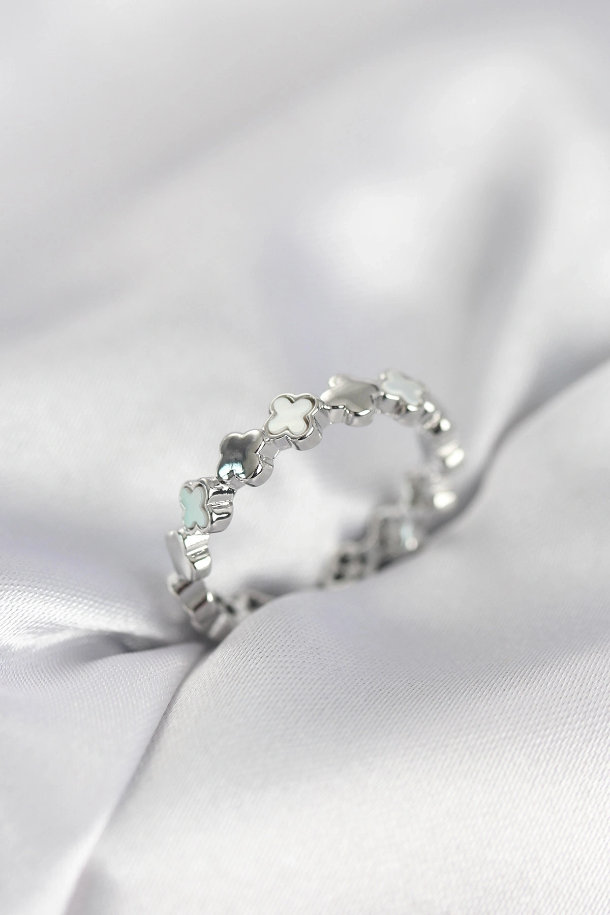 Gümüş Renk Sedefli Yonca Model Kadın Yüzük