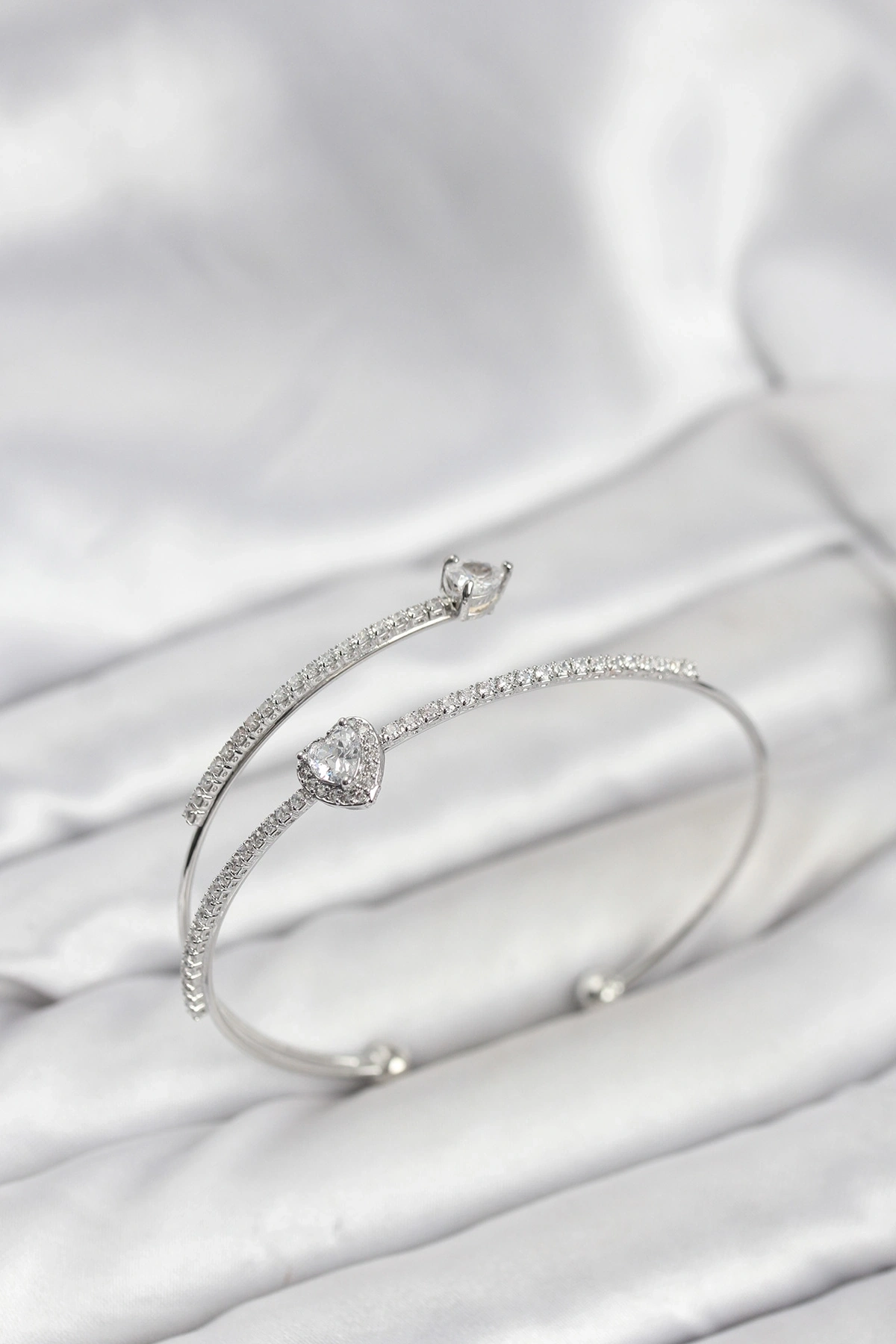 Kalp Model Pirinç Gümüş Renk Kadın Bileklik