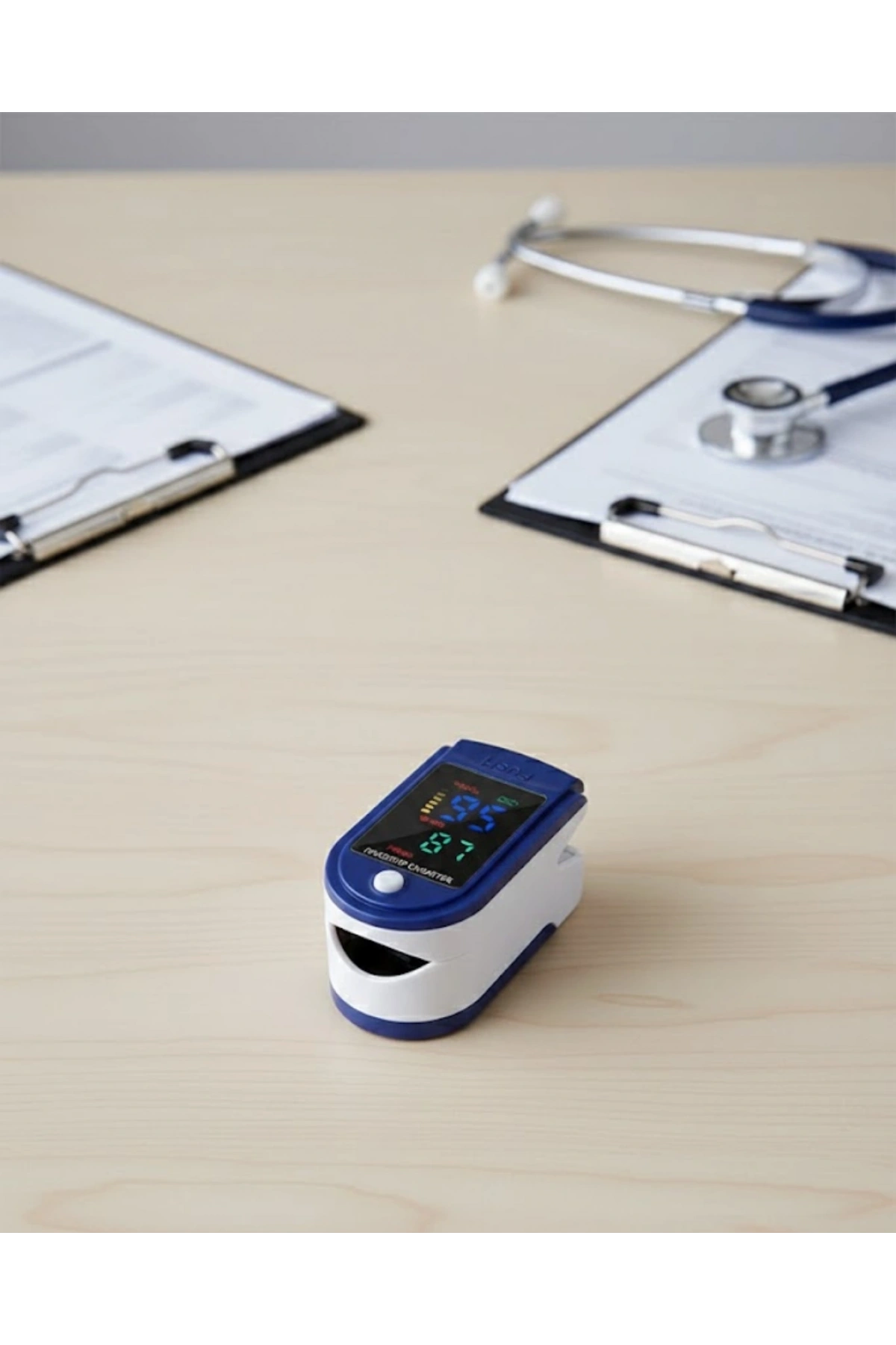 Kolay Kullanımlı Parmak Tipi Pulse Oksimetre Ev Tipi Kullanım