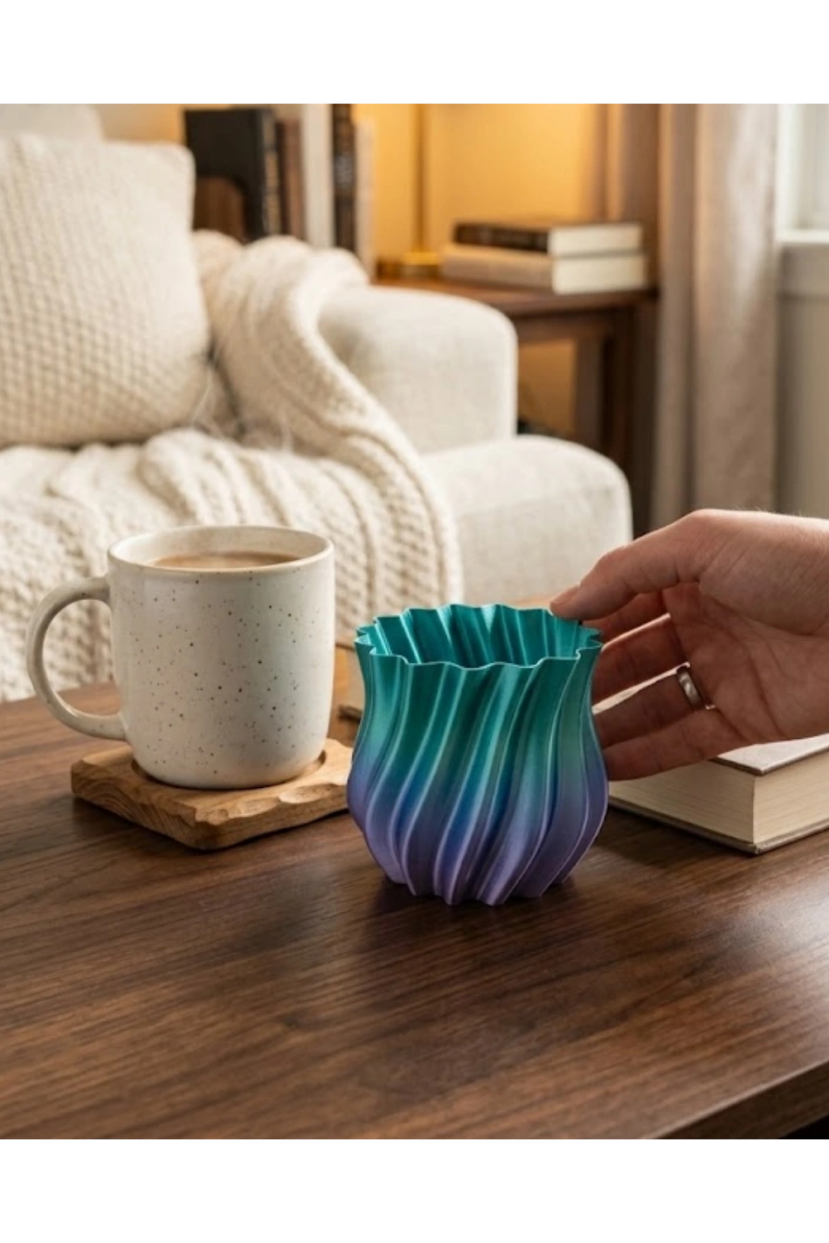 Mavi Degrade Kıvrımlı 3D Vazo Minimal Modern Ev Dekoru