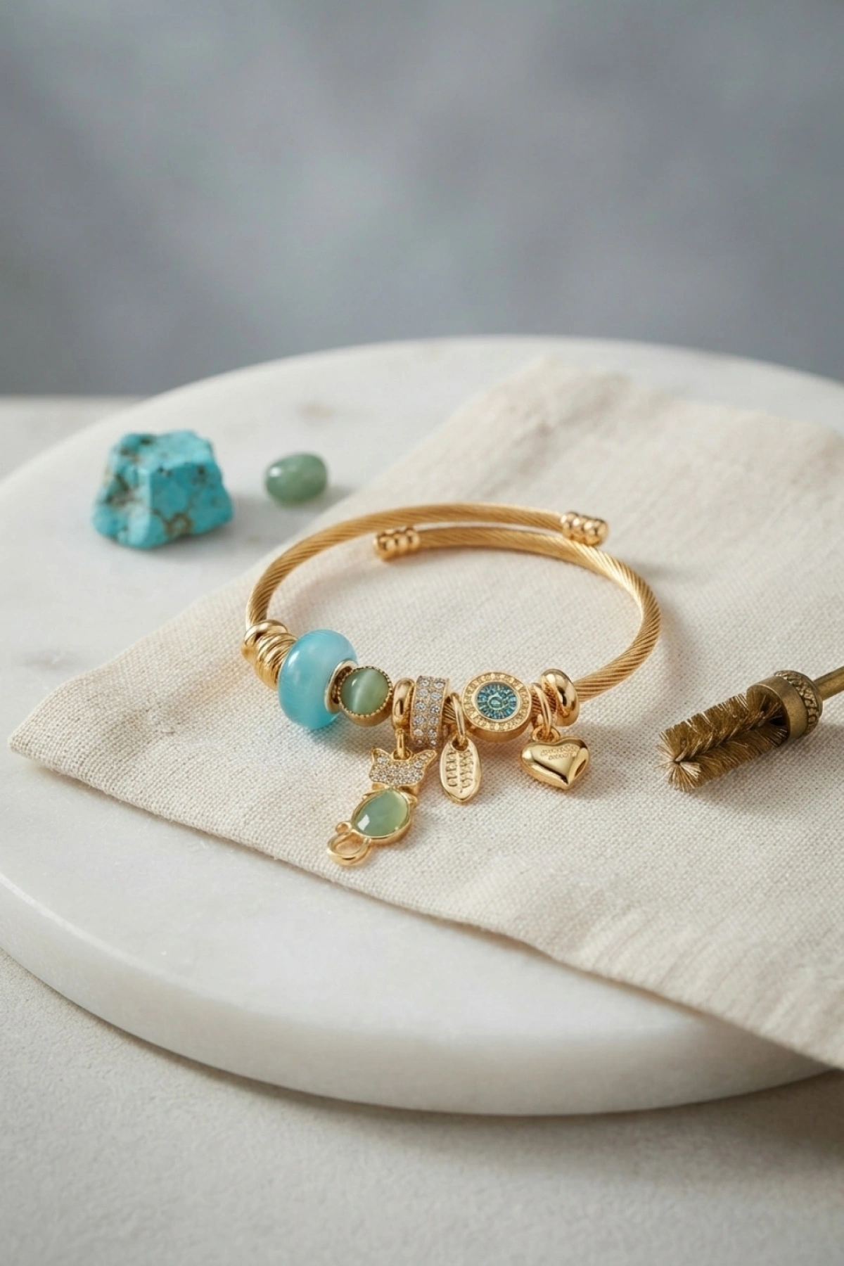Mavi Kedi Model Gold Renk Charmlı Bileklik