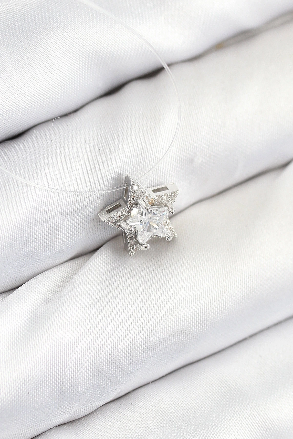 Misineli Yıldız Model Gümüş Renk Hayalet Kolye