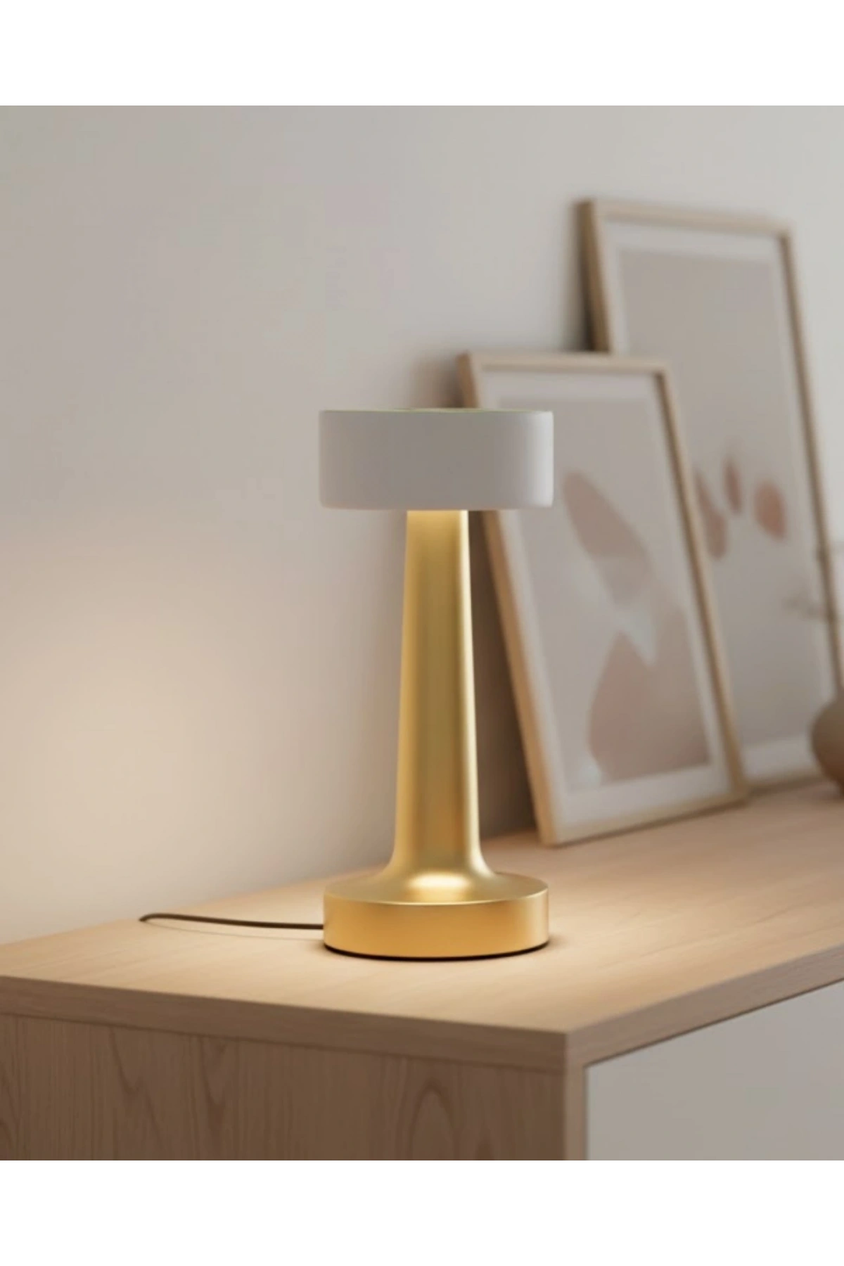 Modern Altın Gövdeli LED Masa Lambası 3 Işık Modlu