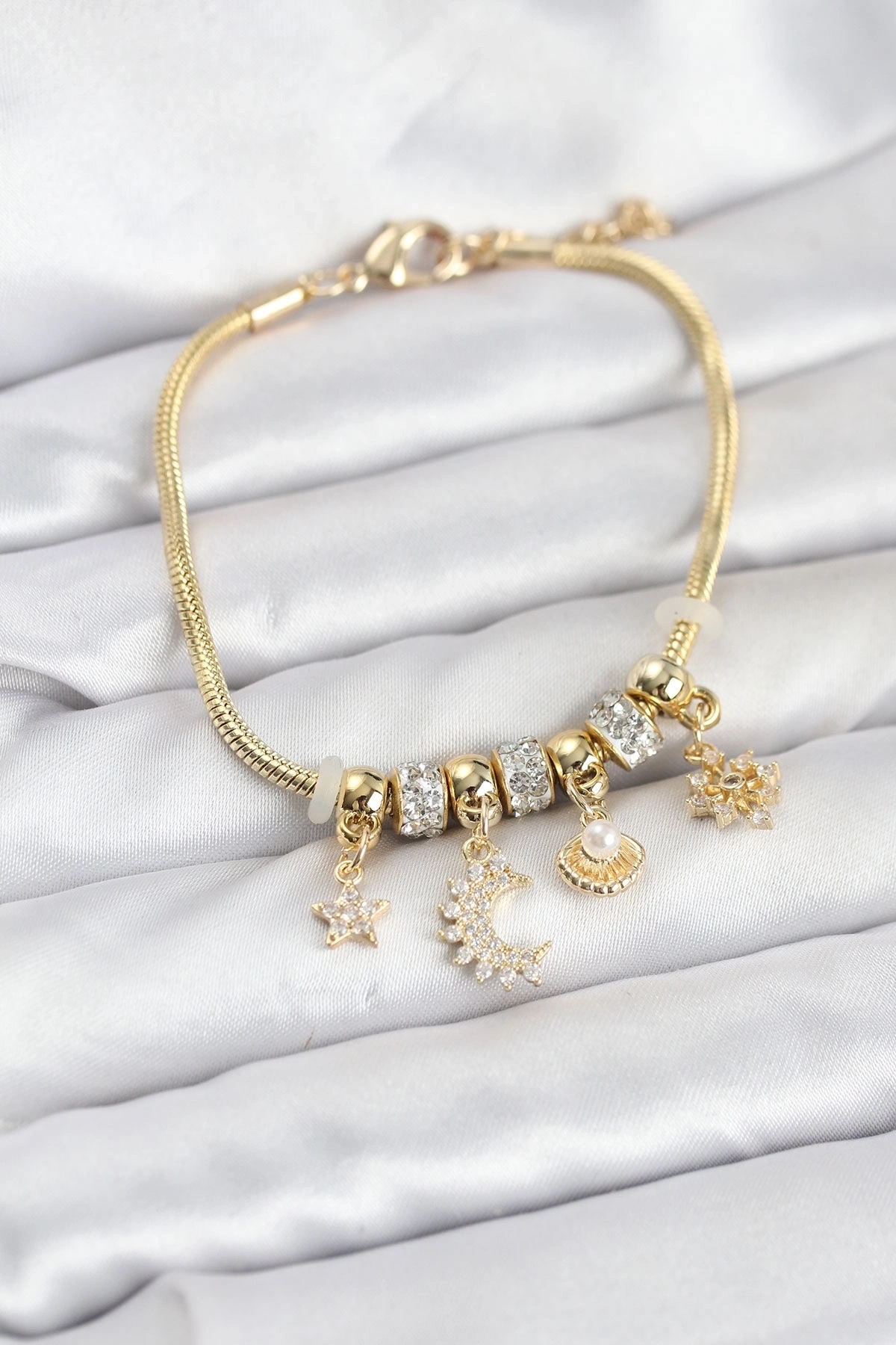 Pirinç Gold Renk Ay Charm Model Charmlı Kadın Bileklik