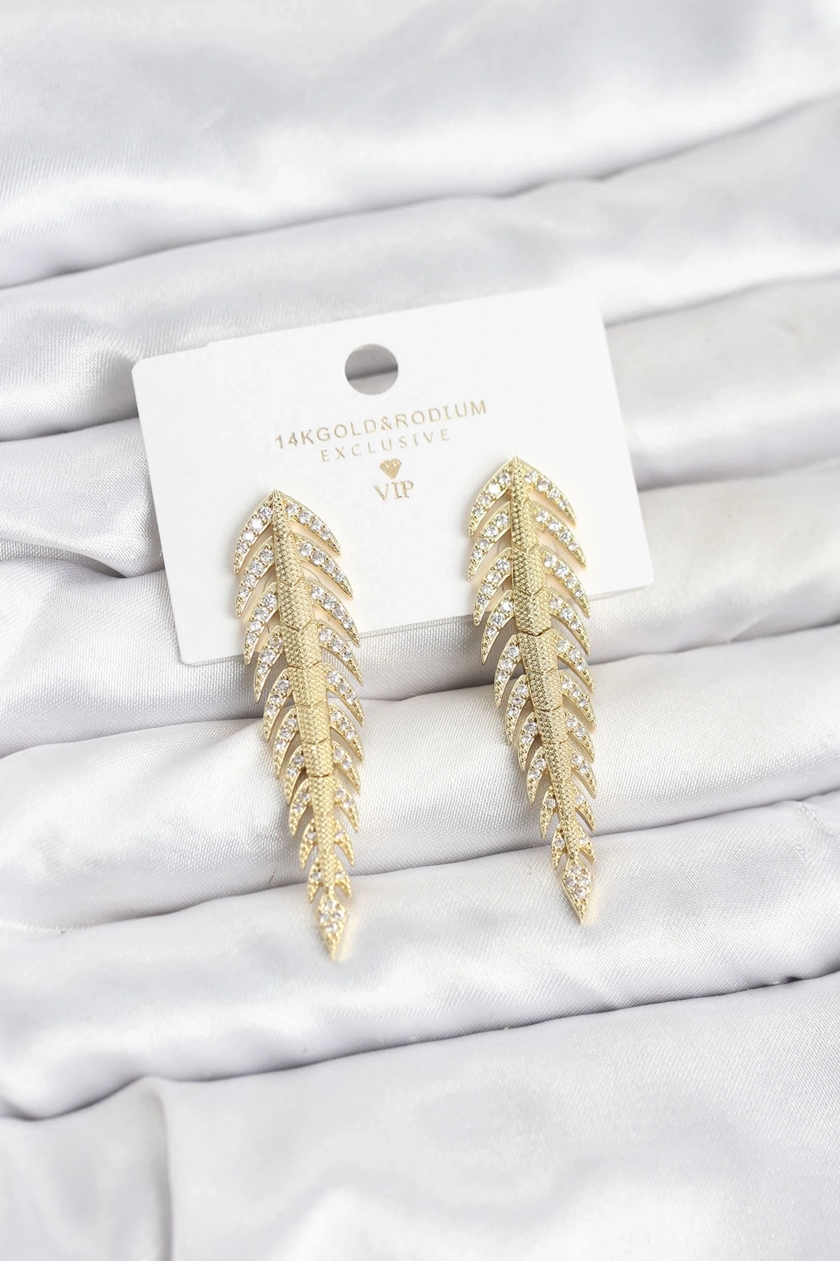 Pirinç Gold Renk Balık Sırtı Model Zirkon Taşlı Kadın Küpe