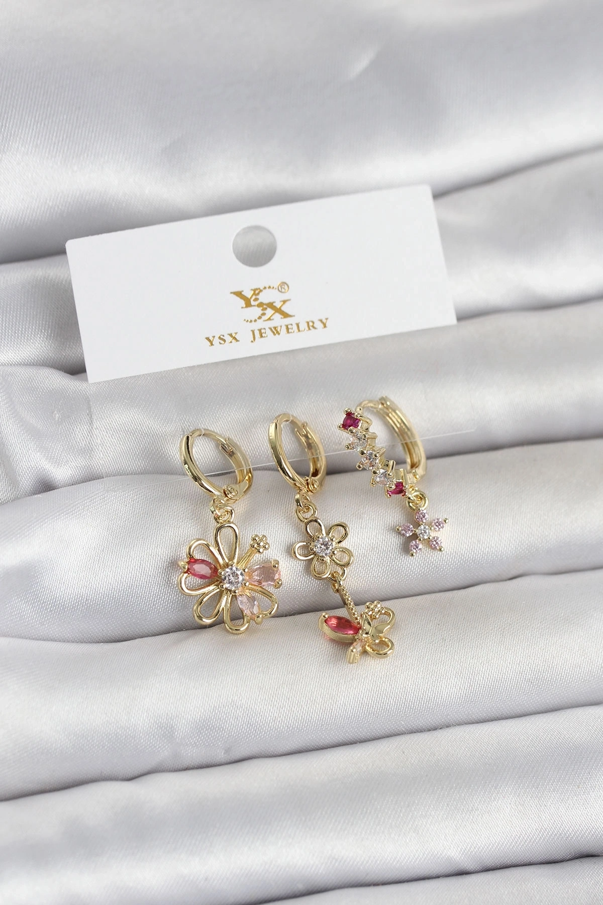 Pirinç Gold Renk Çiçek Model 3lü Kadın Küpe