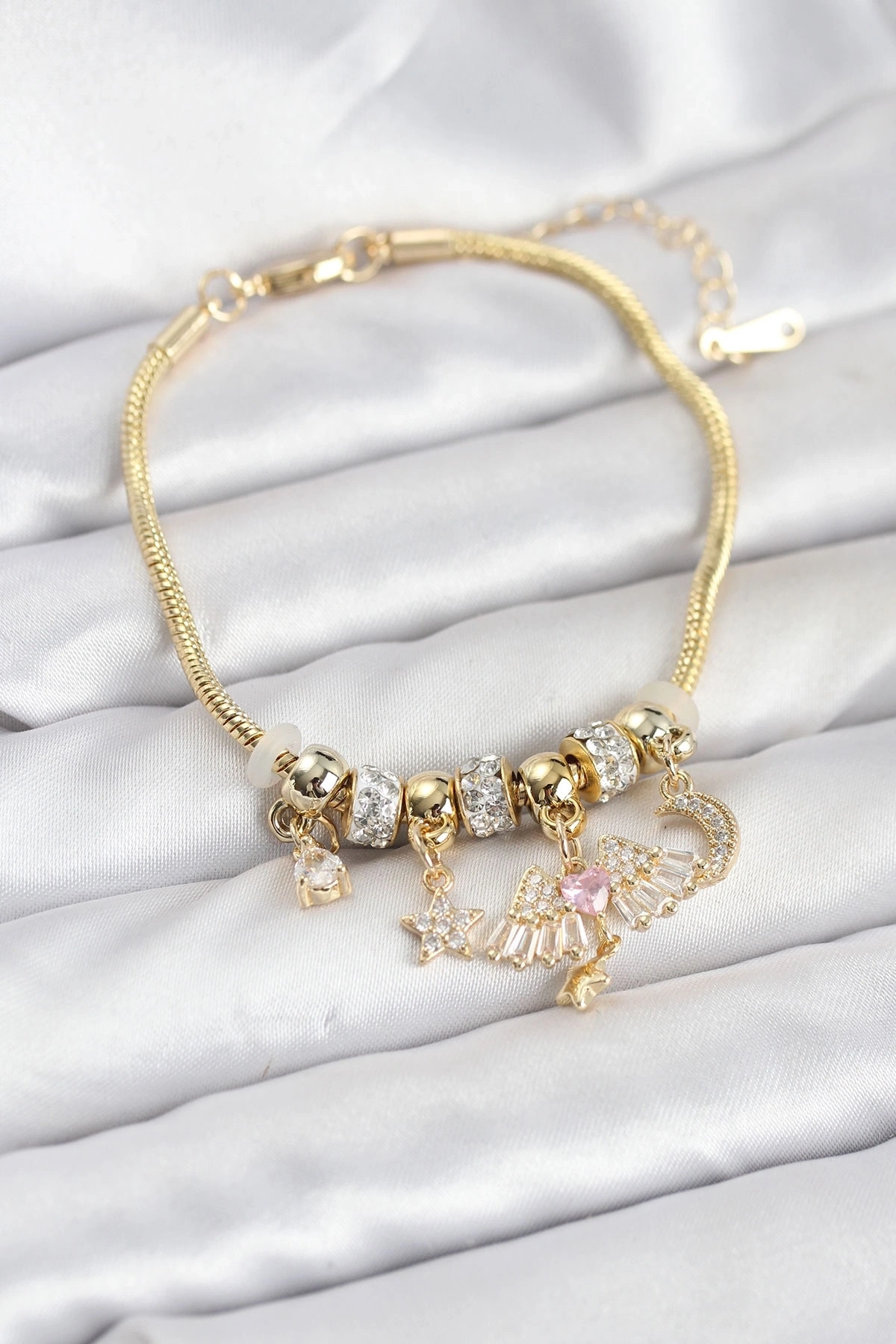 Pirinç Gold Renk Kanatlı Charmlı Kadın Bileklik