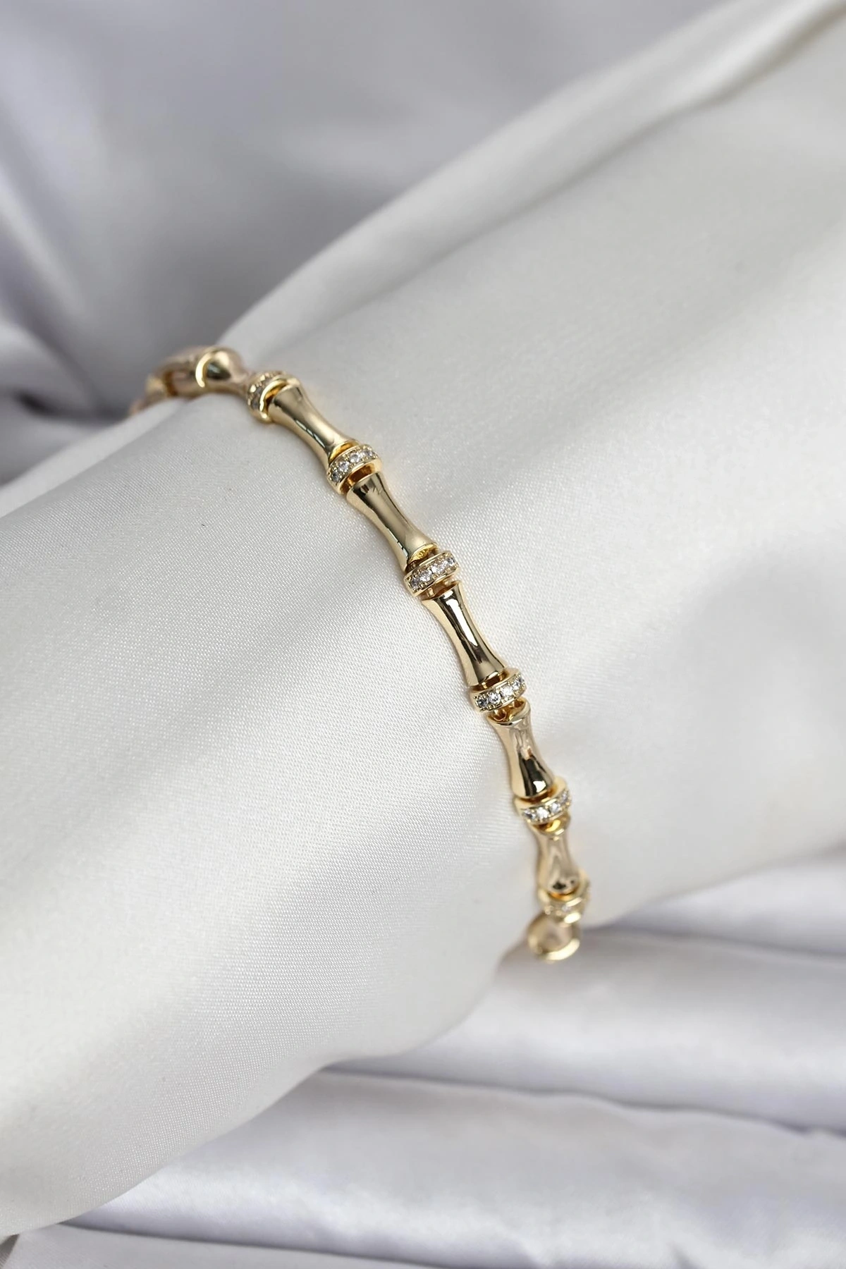 Pirinç Gold Renk Kemik Model Kadın Bileklik