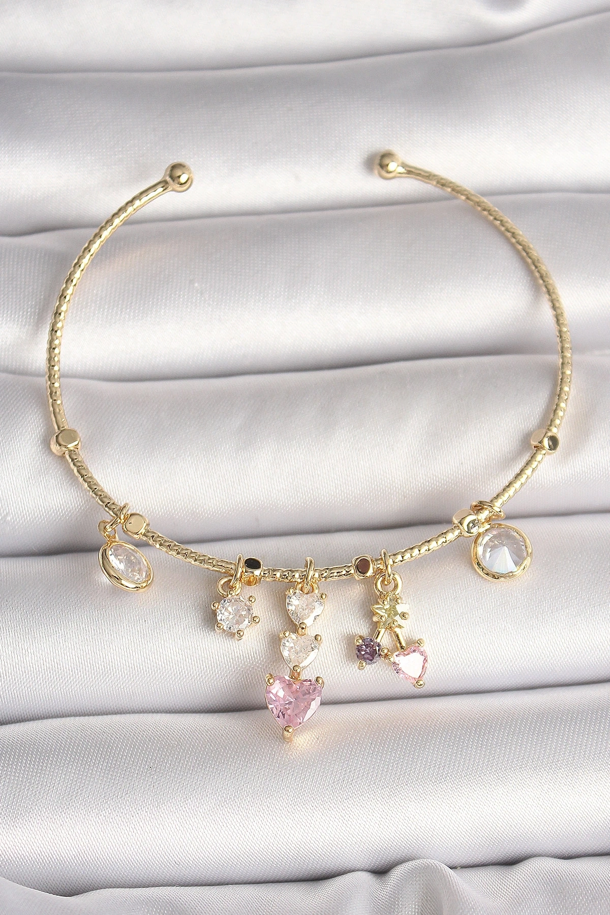 Pirinç Gold Renk Sallantı Zirkon Taşlı Kalp Figür Pembe Kalp Detay Charm Kadın Bileklik