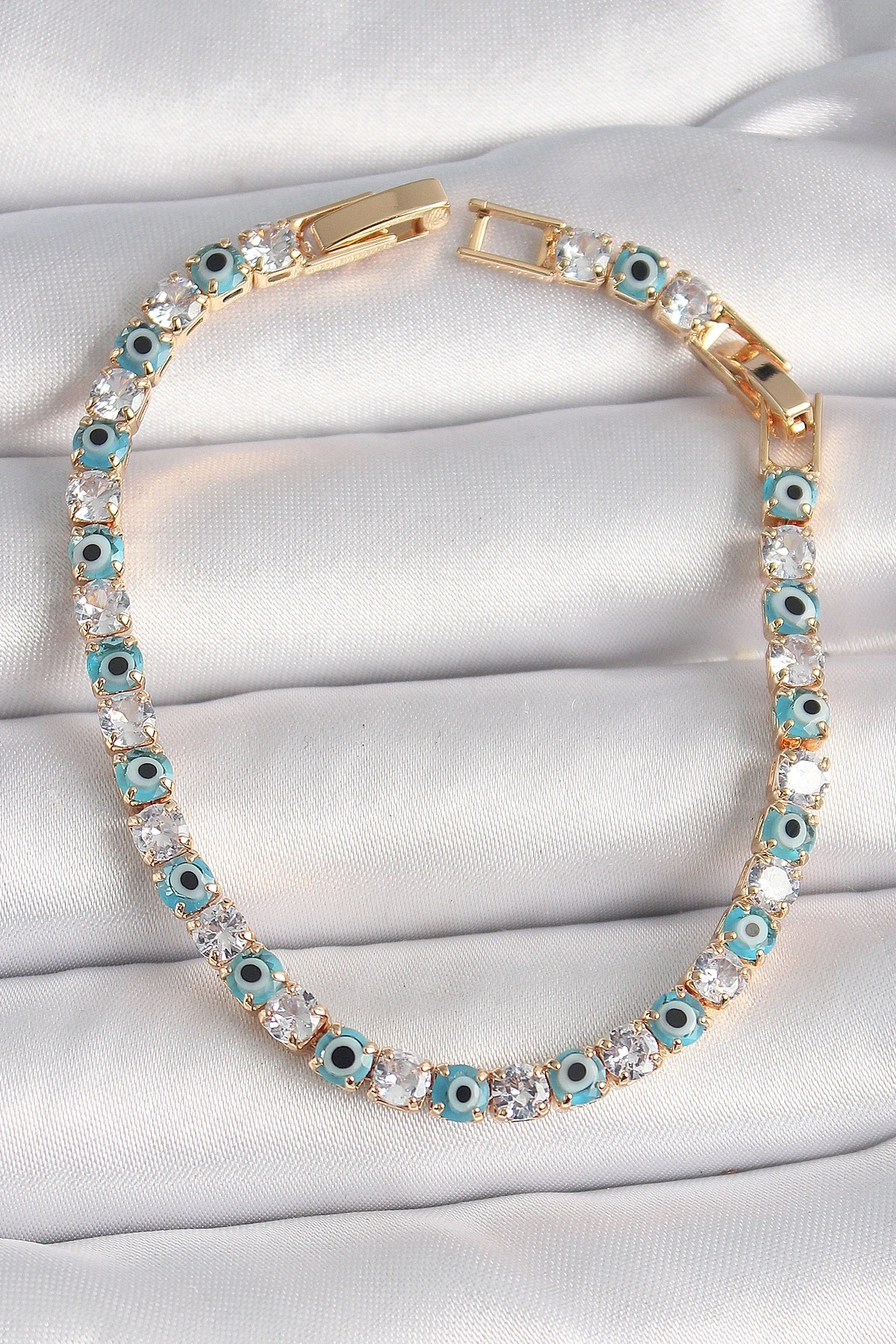 Pirinç Gold Renk Su Yolu Zirkon Taşlı Nazar Boncuklu Kadın Bileklik
